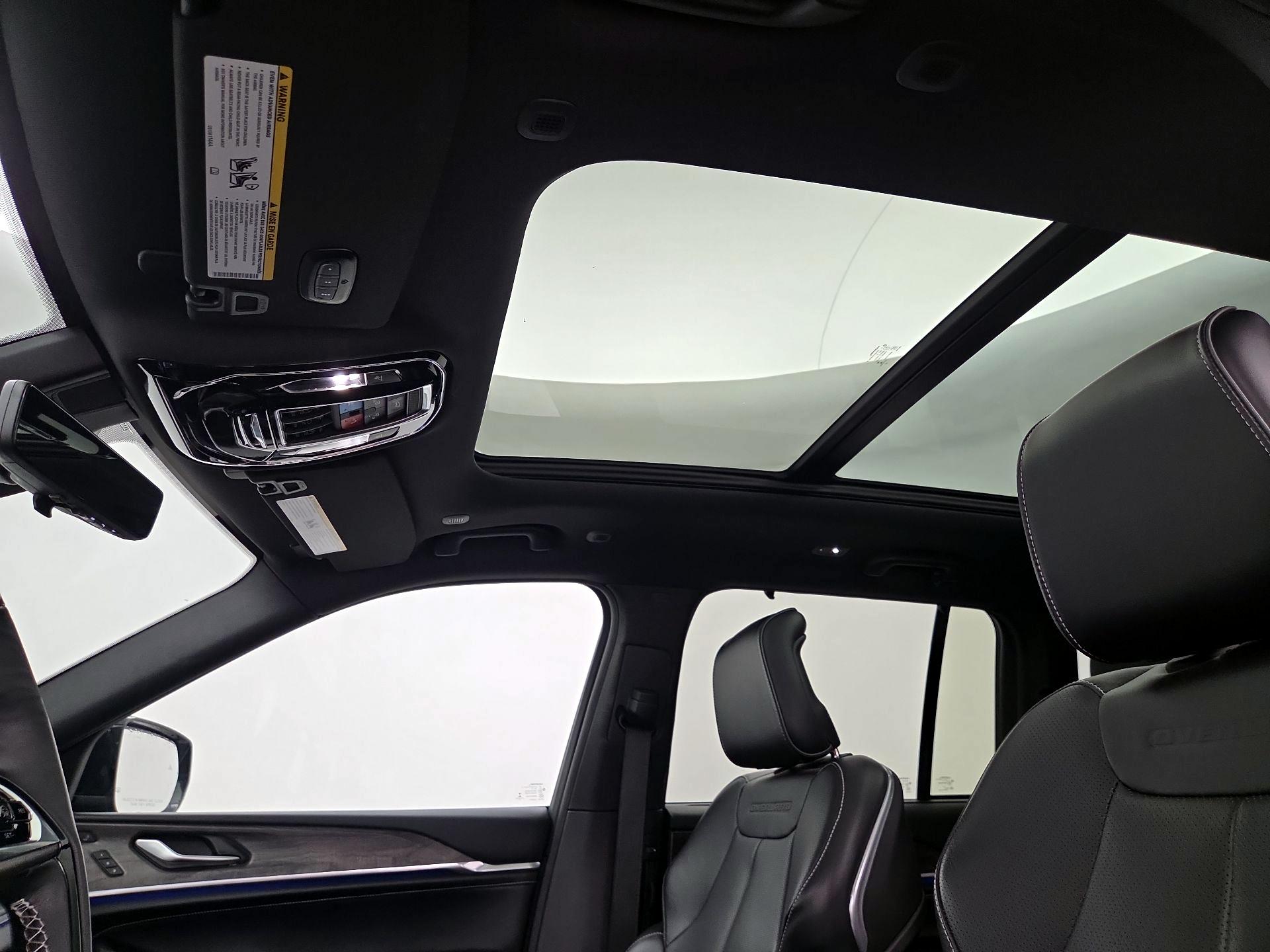 Thumbnail: 2023 Jeep Grand Cherokee - 20