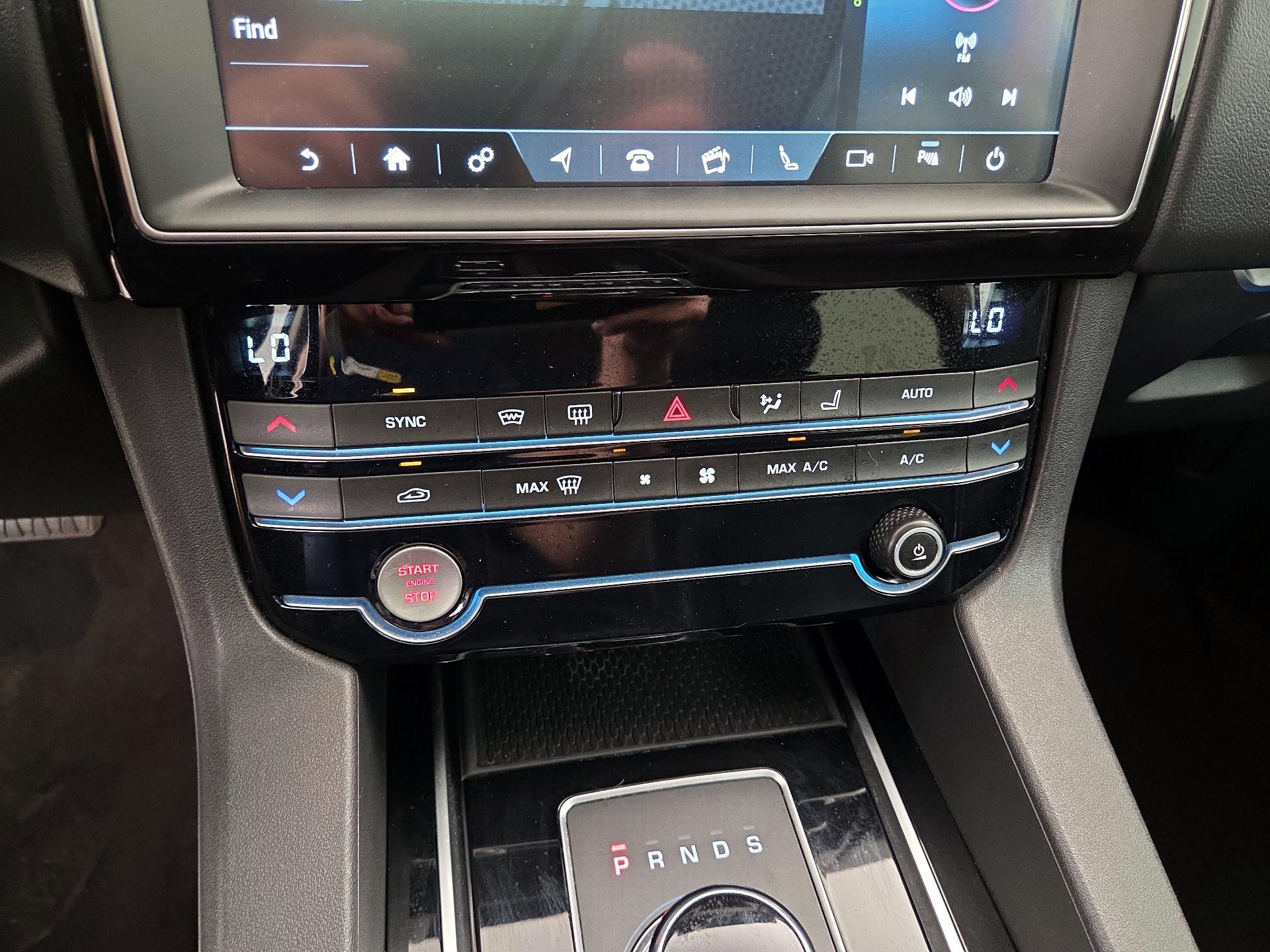 Thumbnail: 2020 Jaguar F-Pace - 17