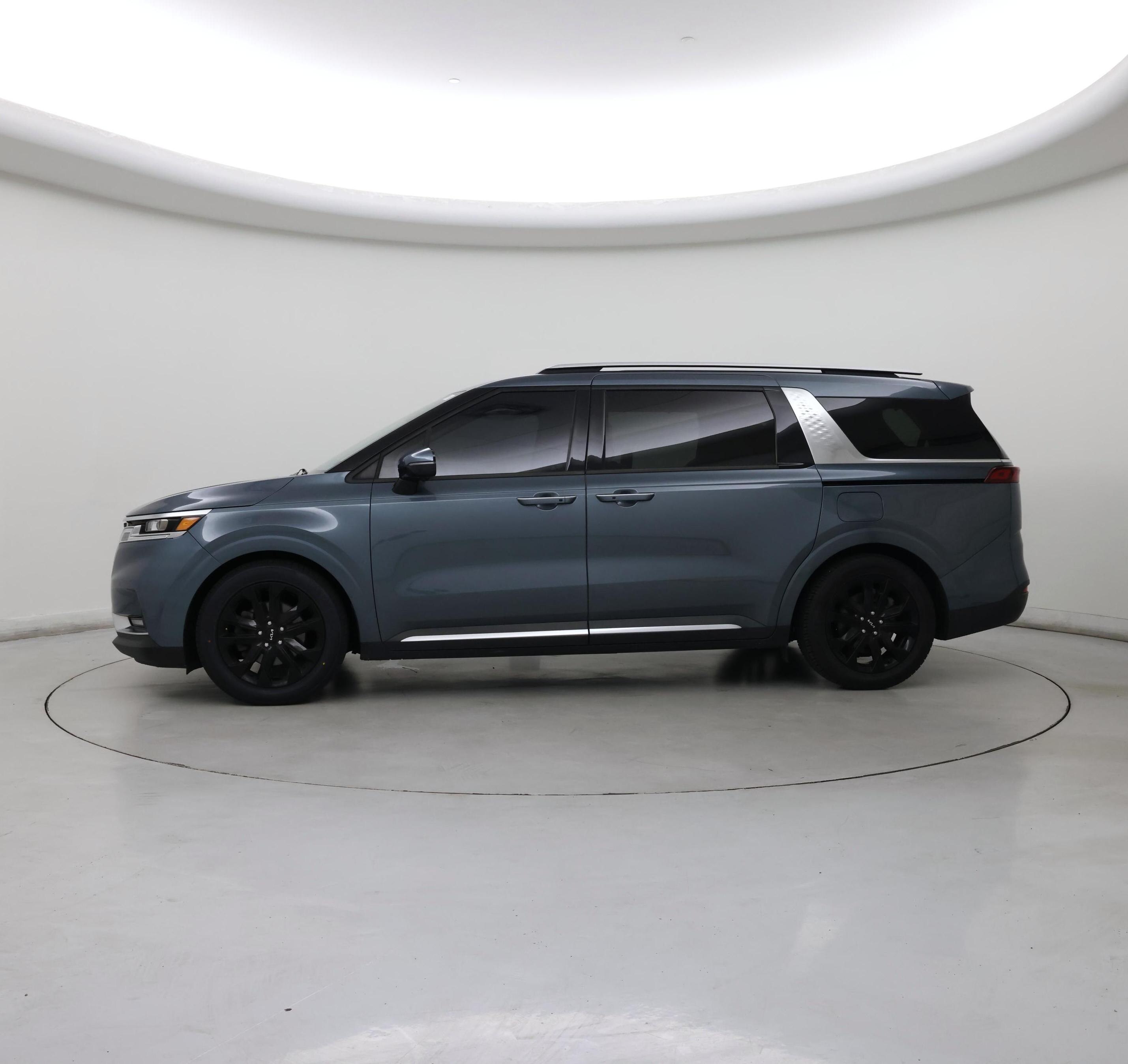 Thumbnail: 2022 Kia Carnival - 3