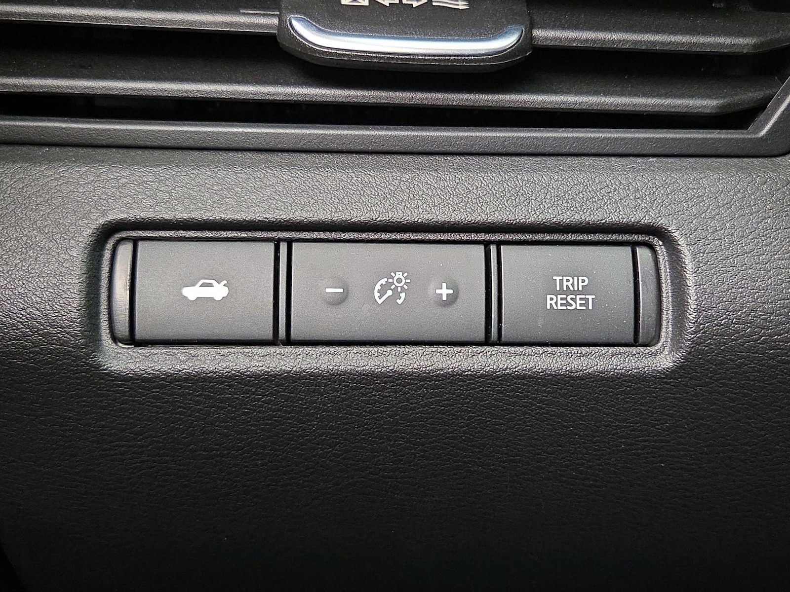 2024 Nissan Altima SR - Photo 14