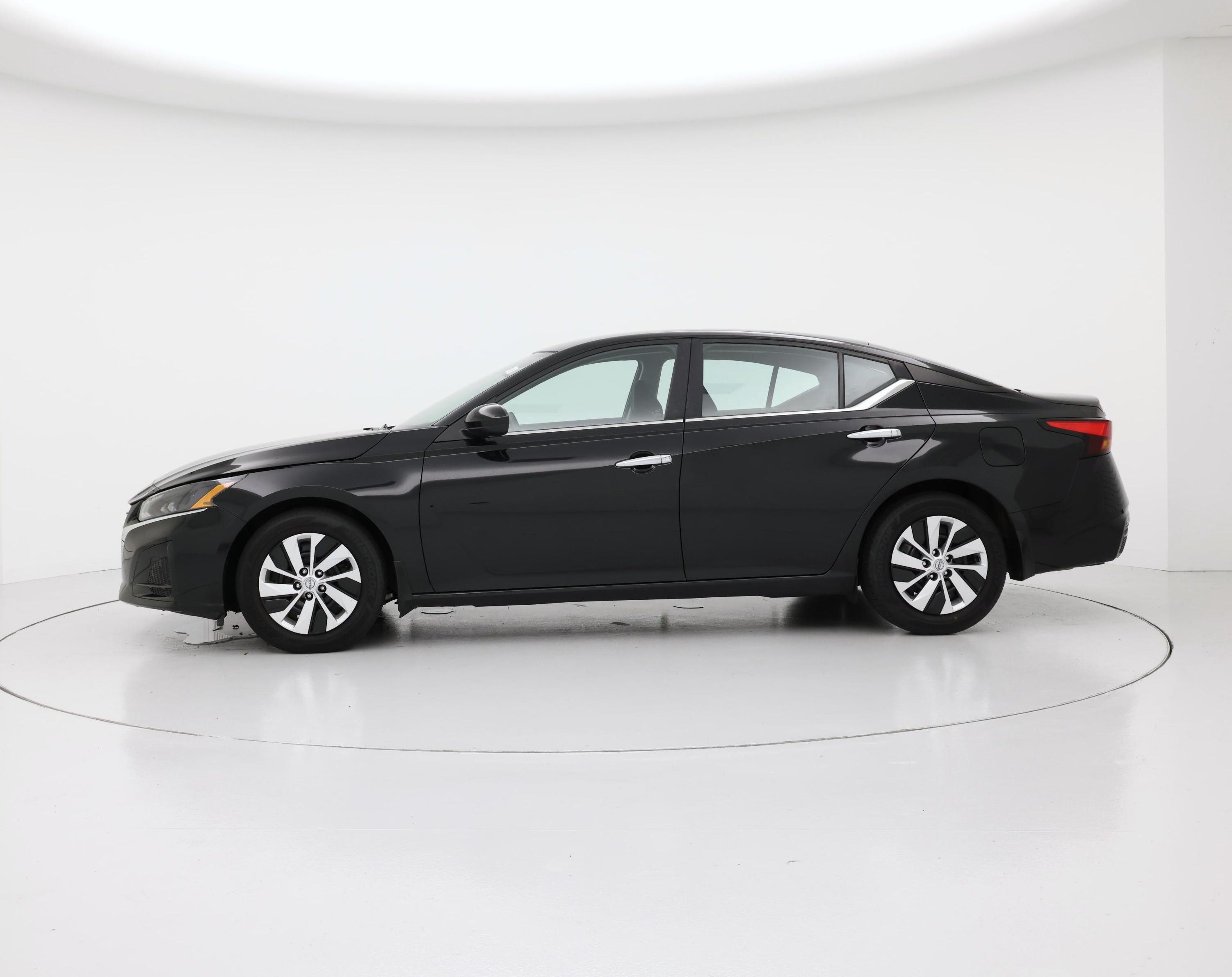 Thumbnail: 2023 Nissan Altima - 3