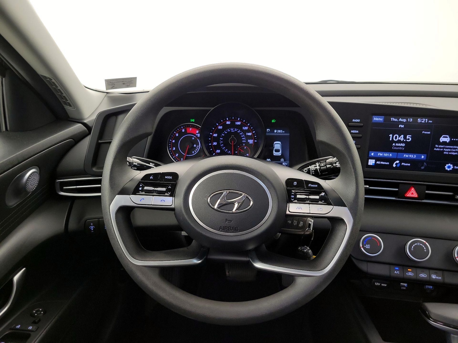 2022 Hyundai Elantra SE - Photo 11