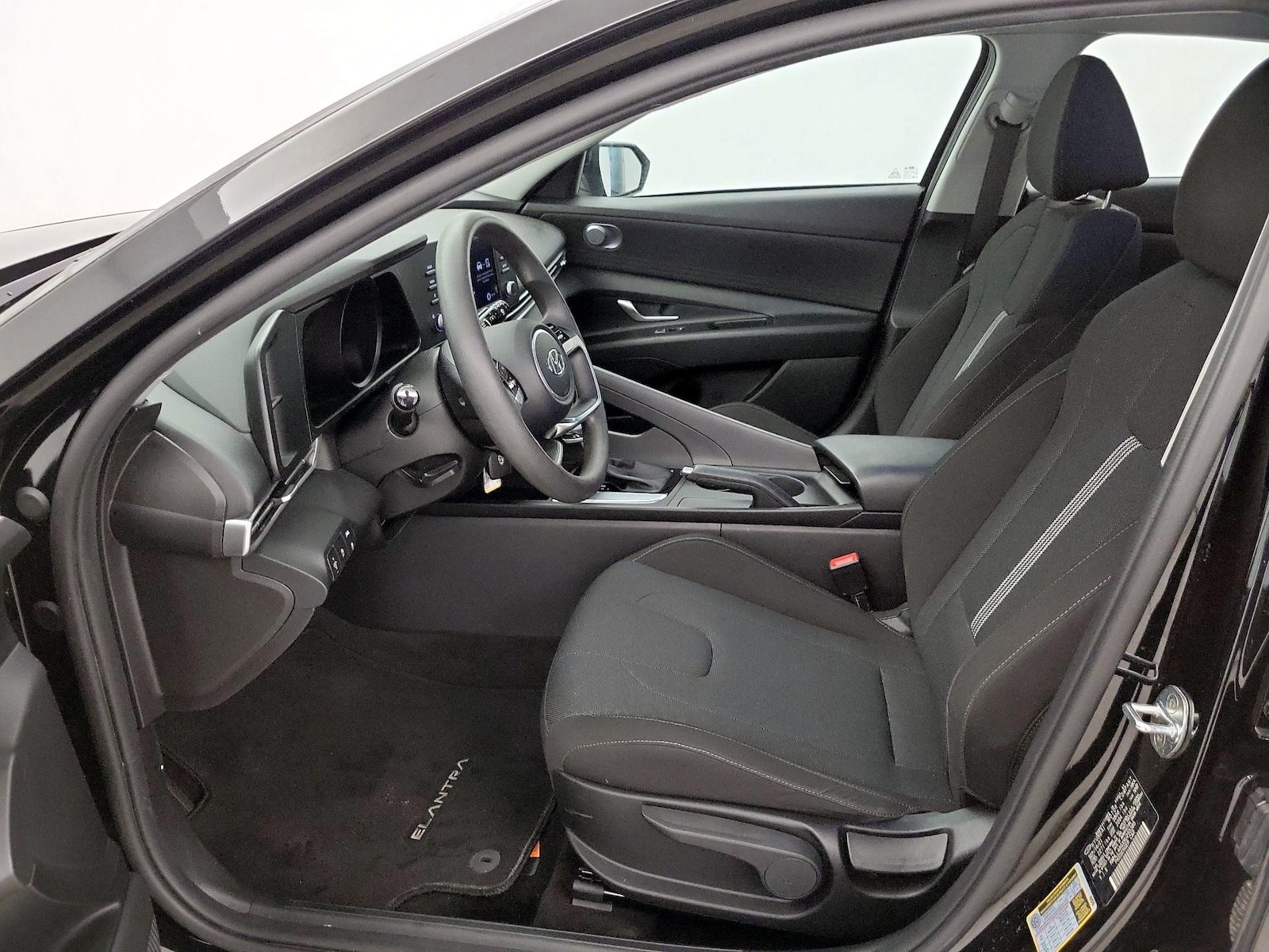 2022 Hyundai Elantra SE - Photo 12