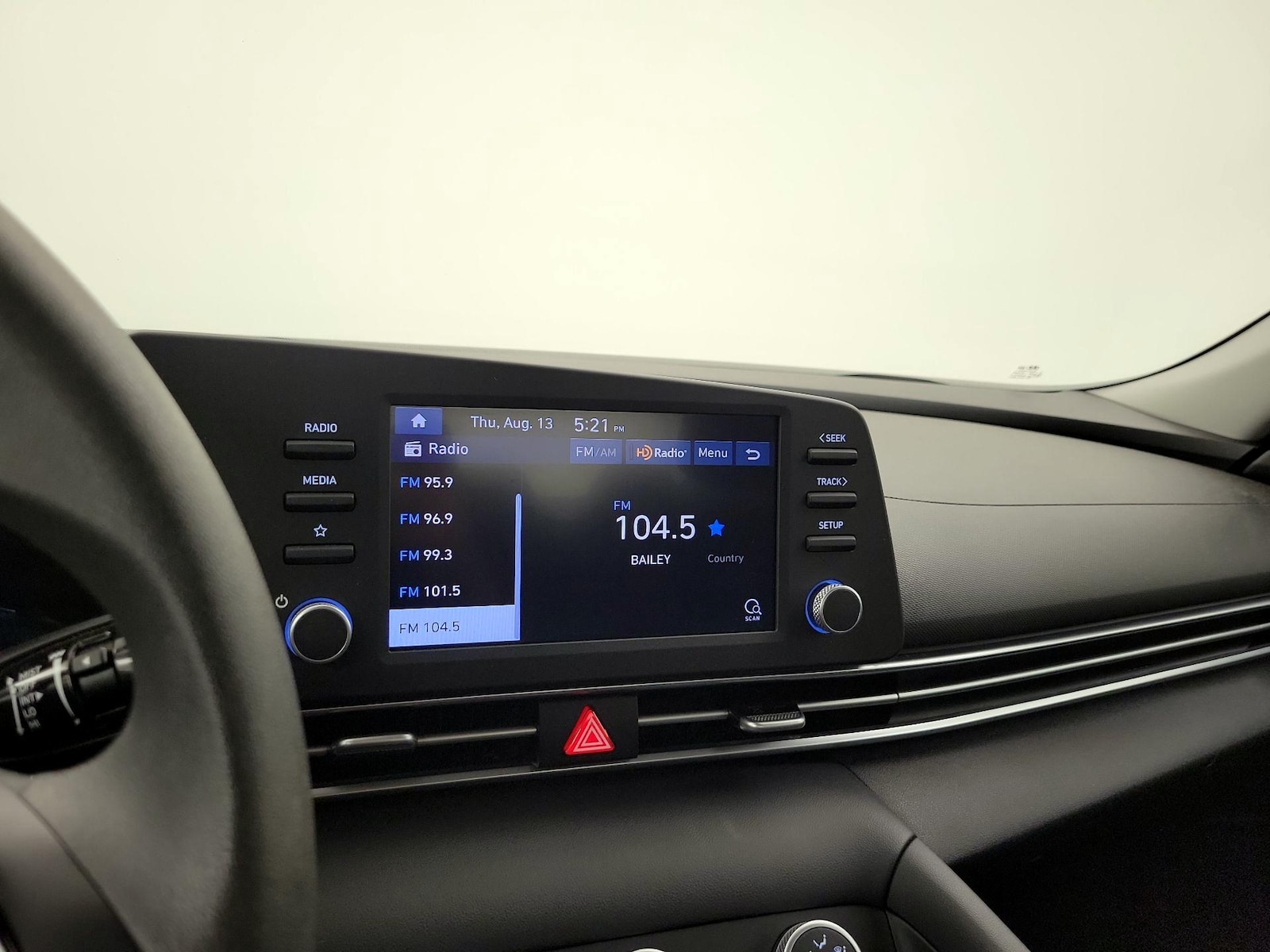 2022 Hyundai Elantra SE - Photo 16