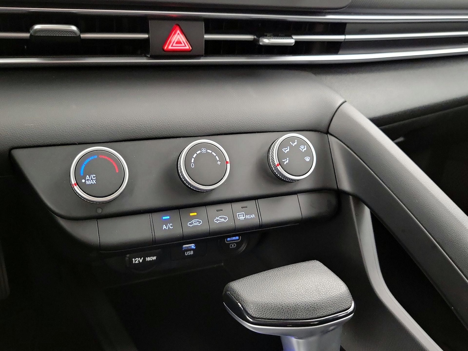 2022 Hyundai Elantra SE - Photo 17