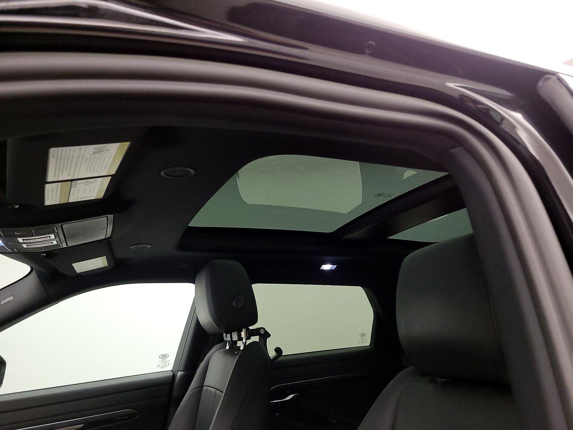Thumbnail: 2023 Land Rover Range Rover Evoque - 18