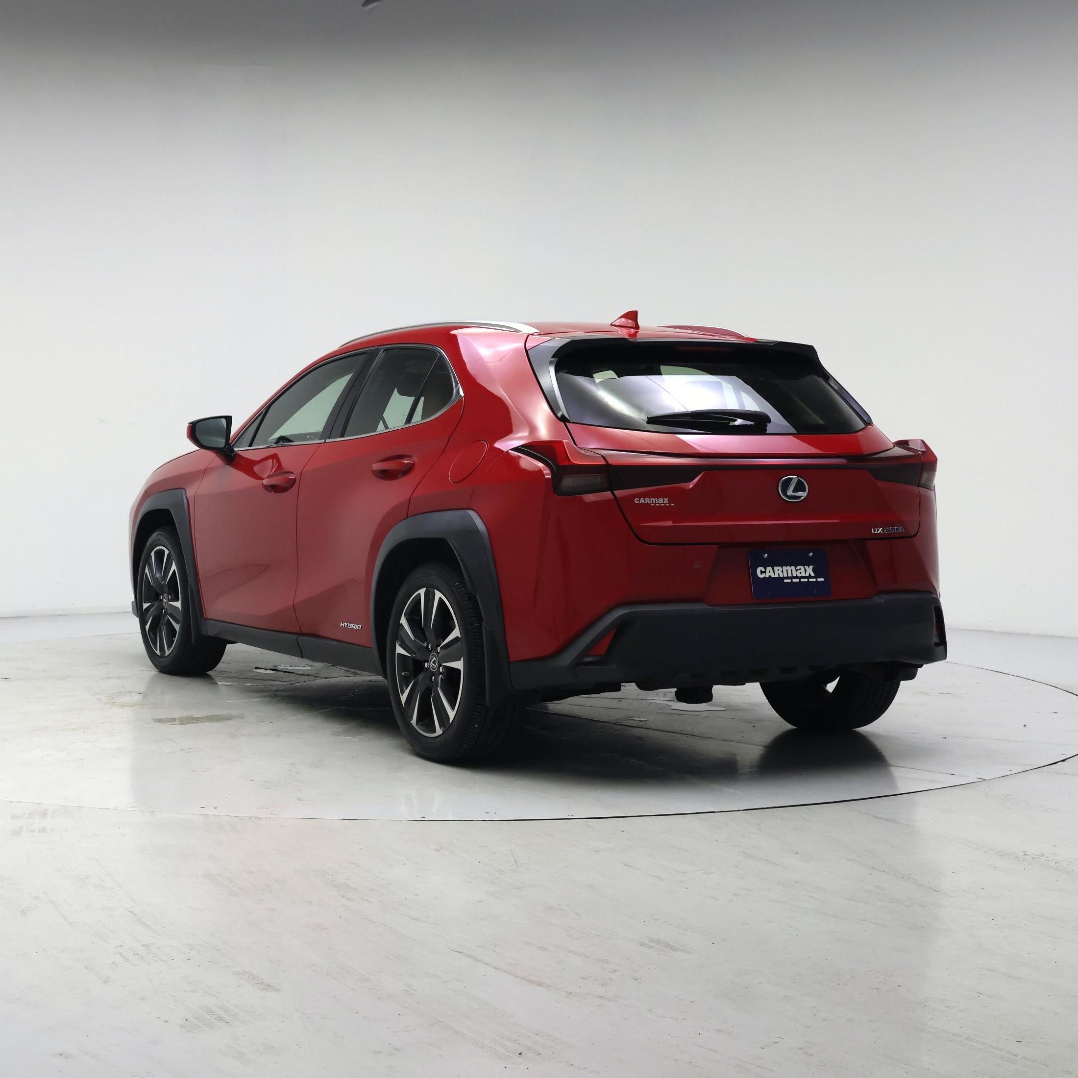 Thumbnail: 2021 Lexus UX - 2