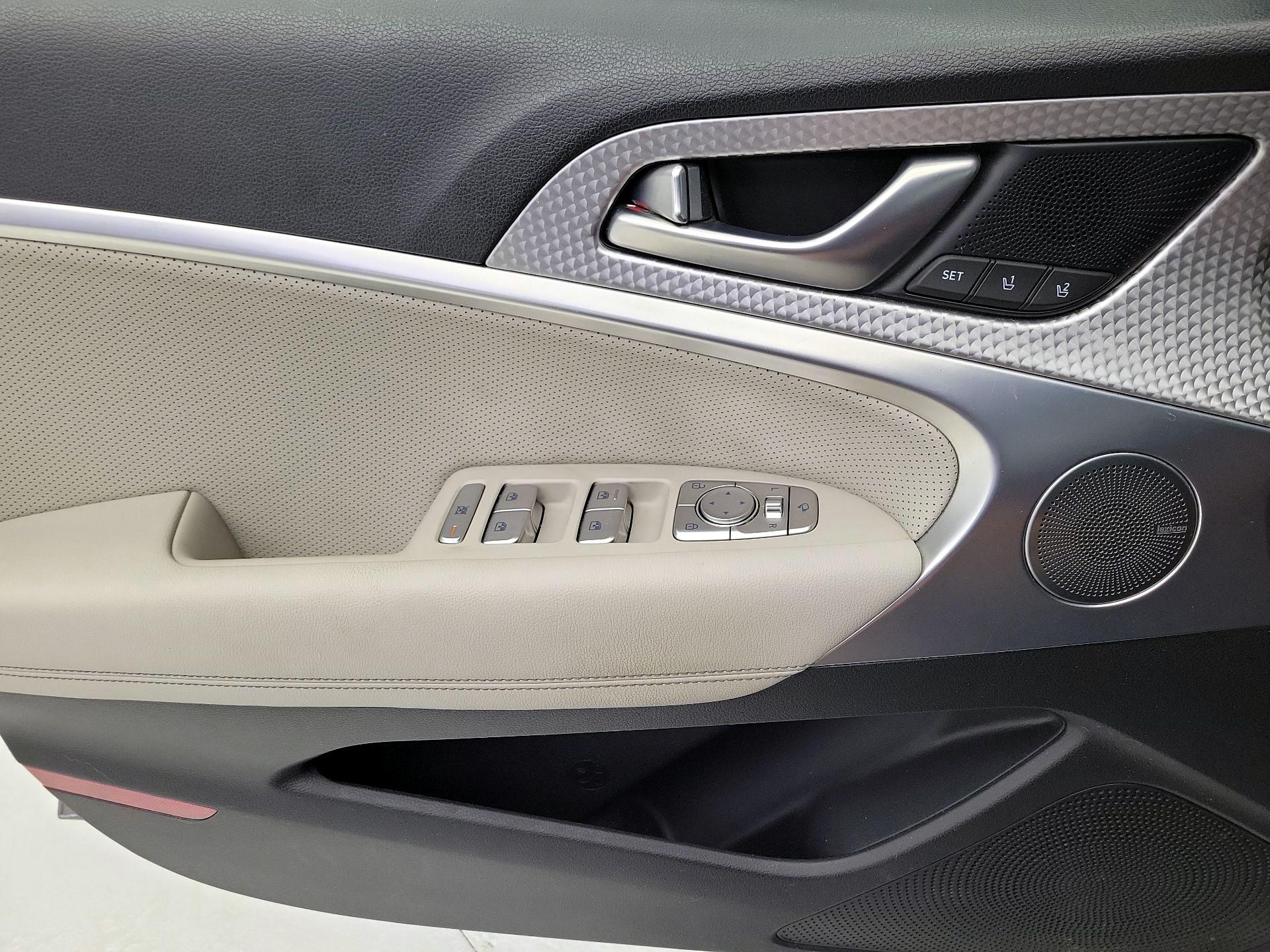 Thumbnail: 2023 Genesis G70 - 12