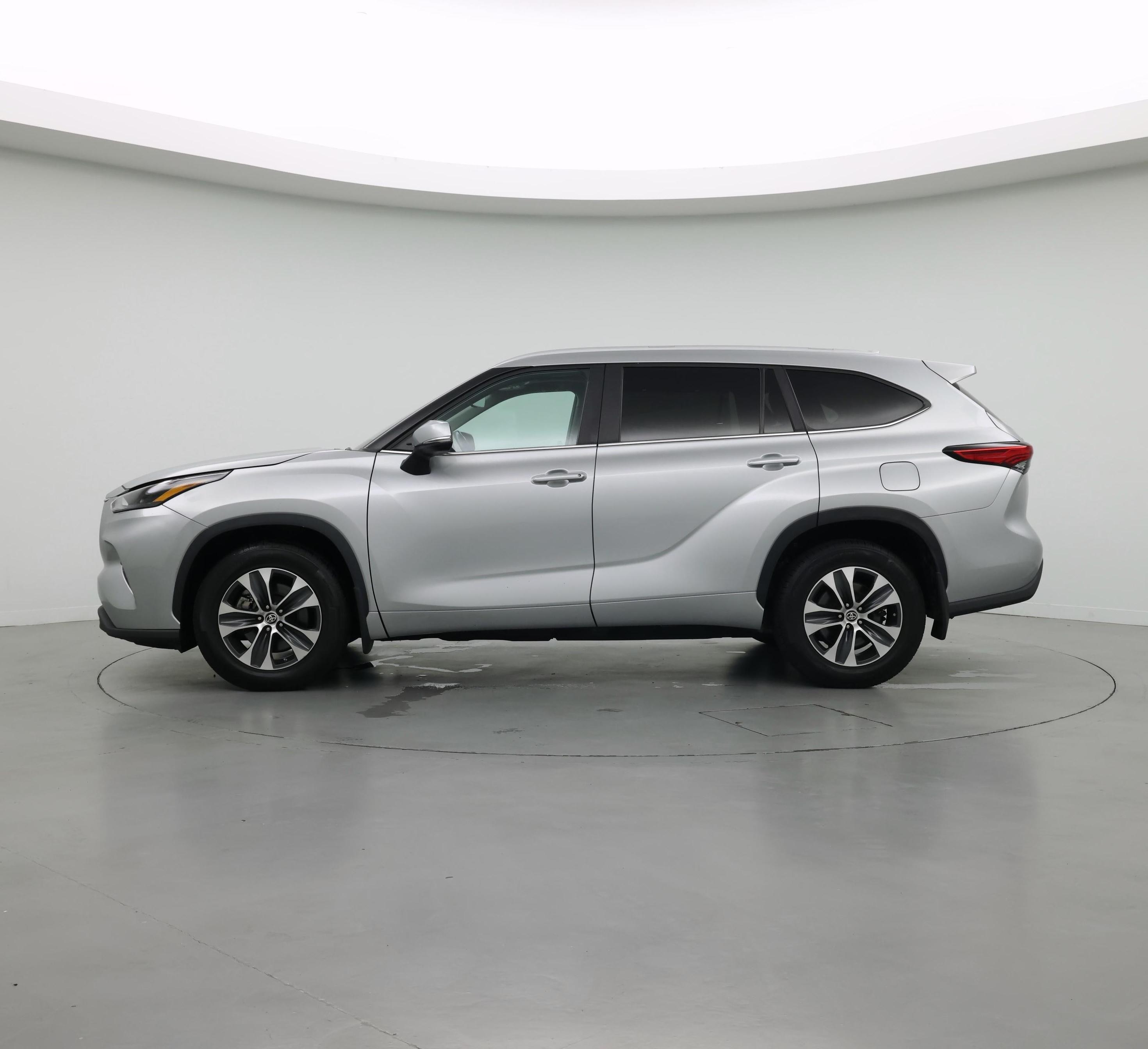 Thumbnail: 2023 Toyota Highlander - 3