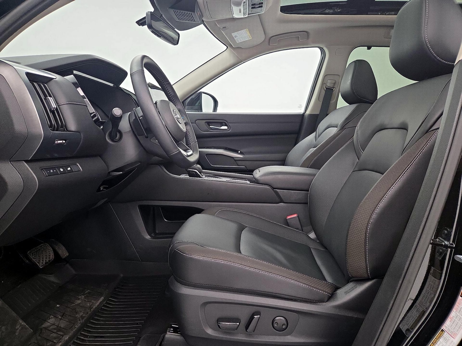 2025 Nissan Pathfinder SL - Photo 12