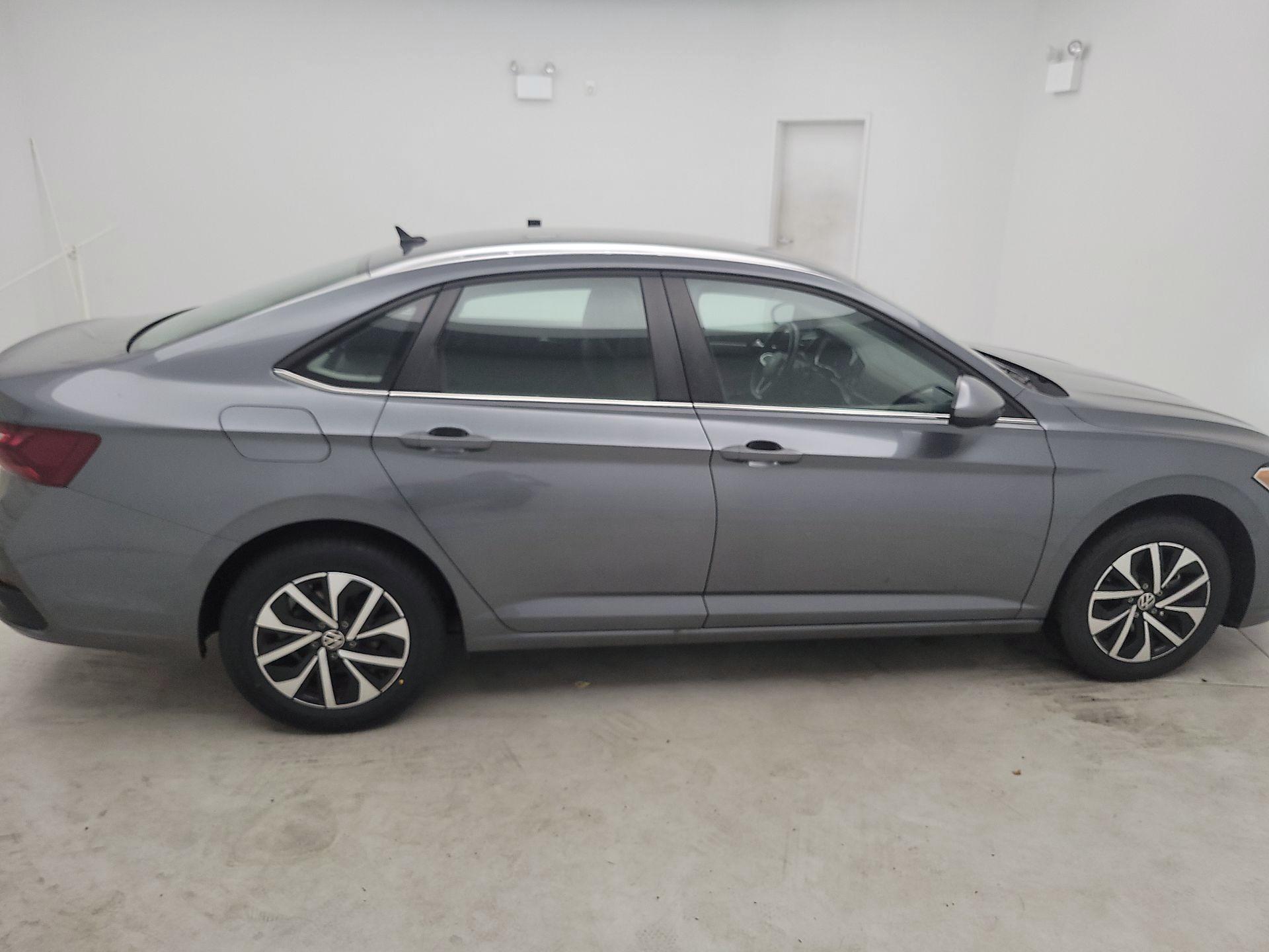 Thumbnail: 2024 Volkswagen Jetta - 4