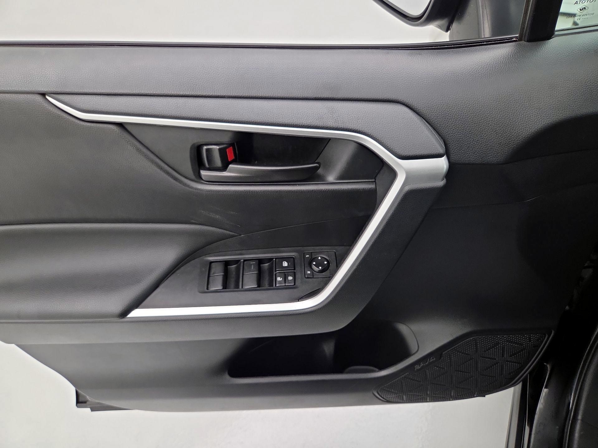 Thumbnail: 2022 Toyota RAV4 - 12