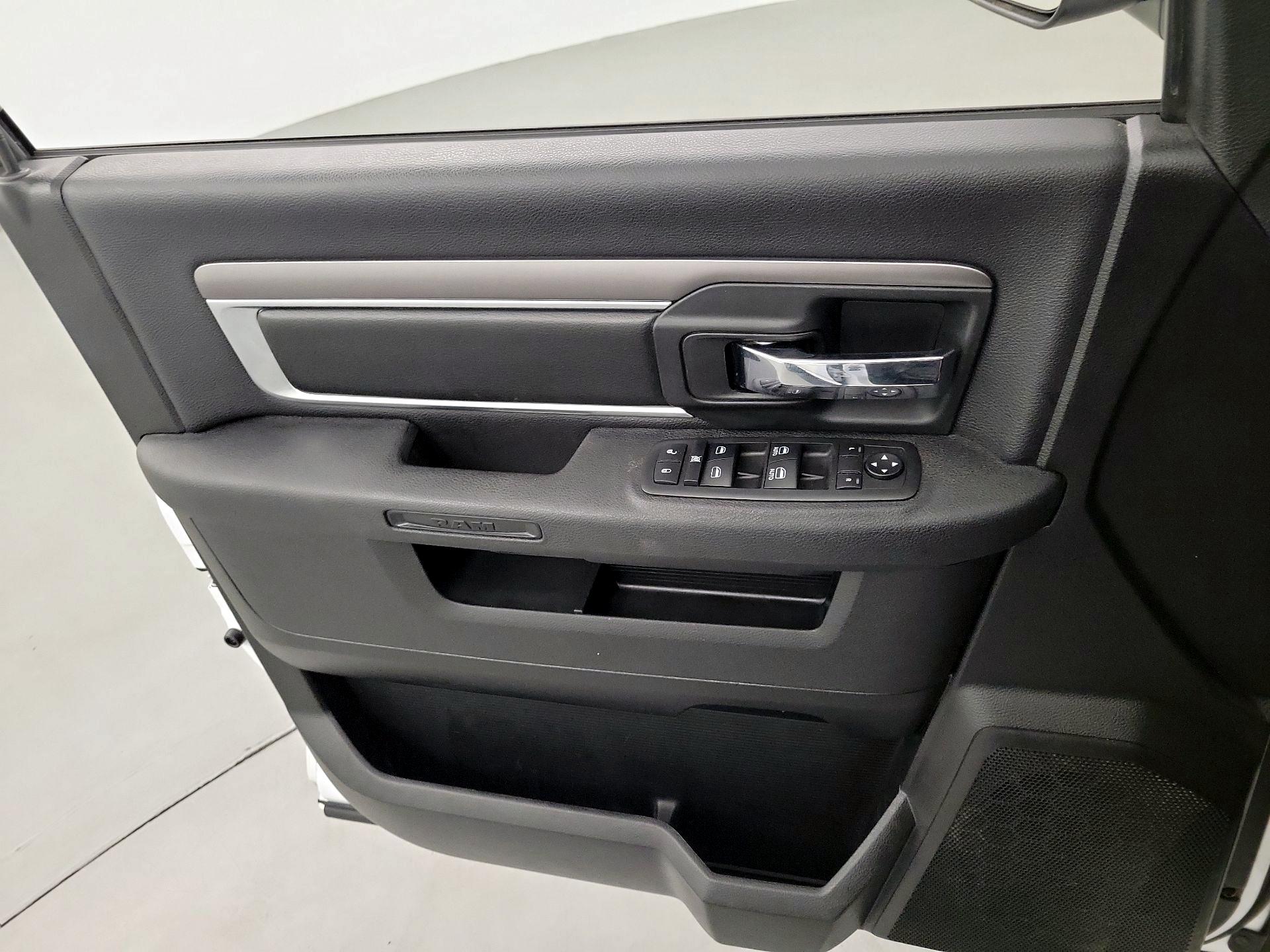 Thumbnail: 2021 RAM 1500 Classic - 12
