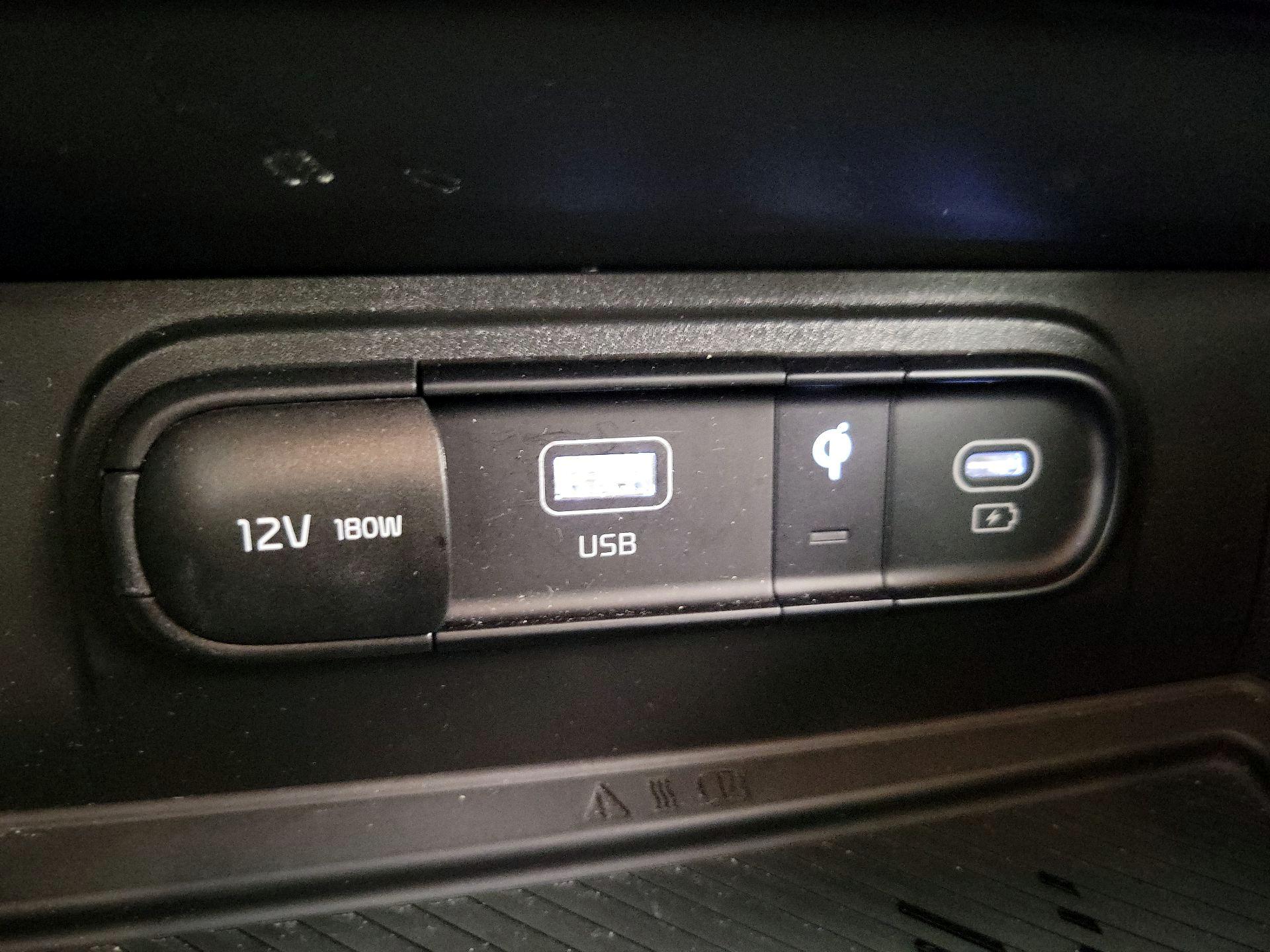 Thumbnail: 2023 Kia Sportage - 18