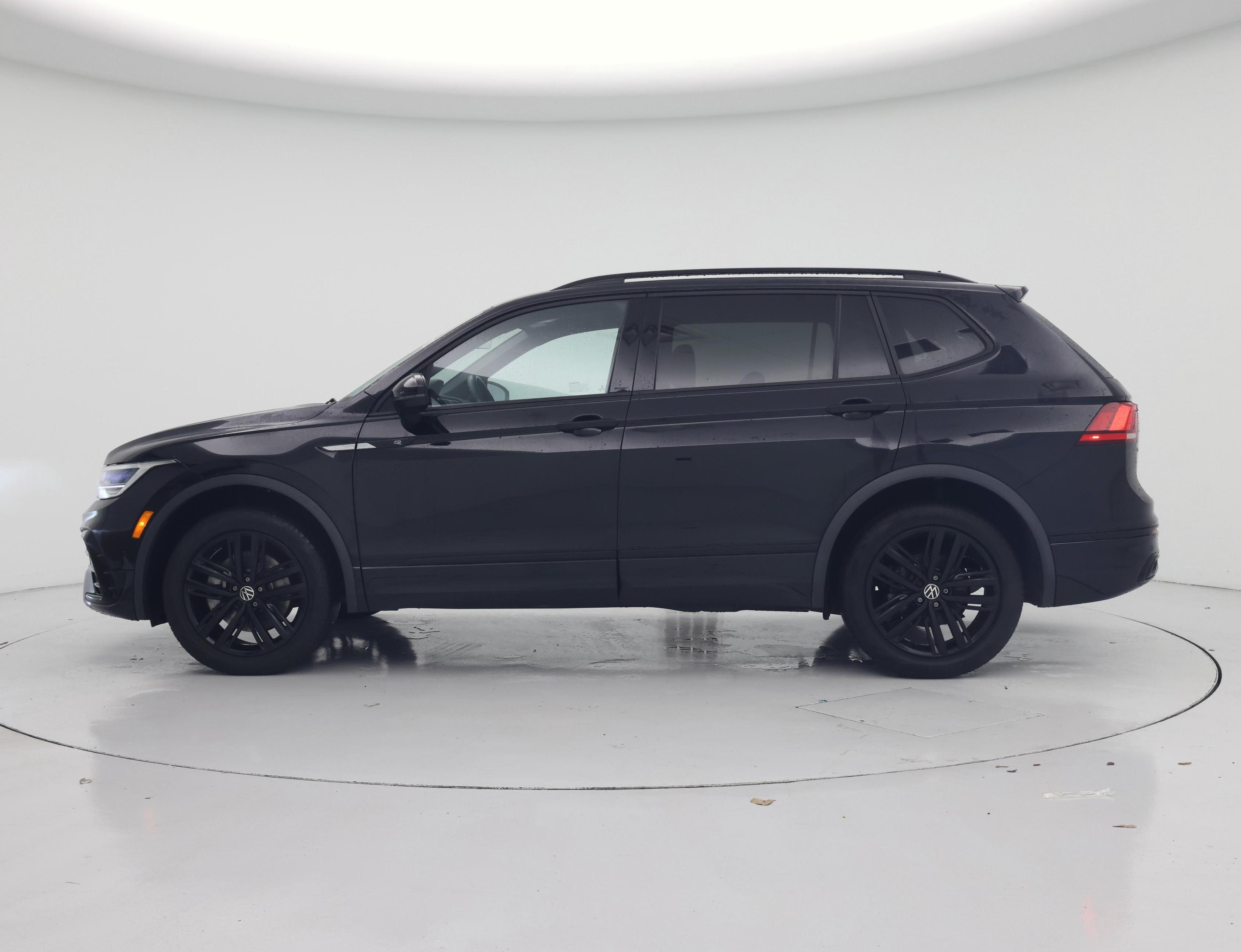 Thumbnail: 2022 Volkswagen Tiguan - 3