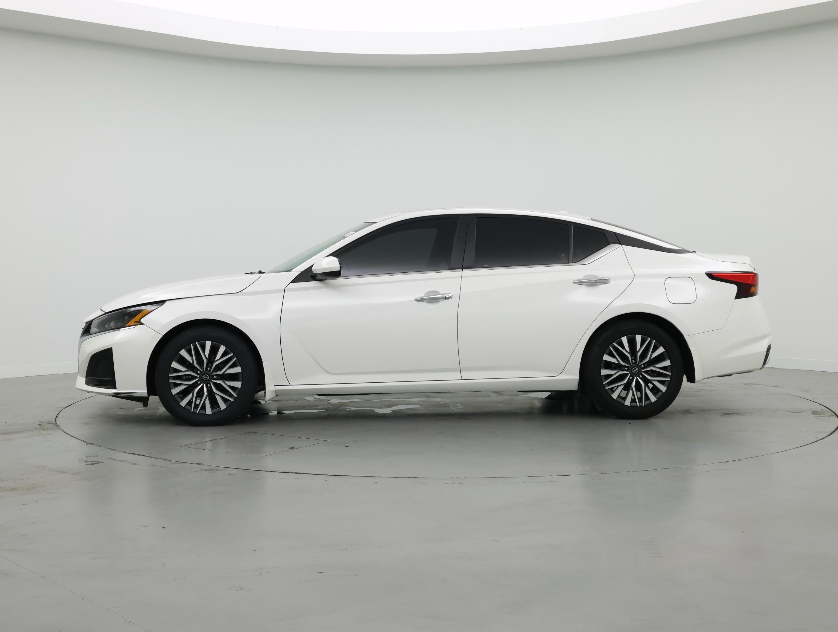 Thumbnail: 2024 Nissan Altima - 3