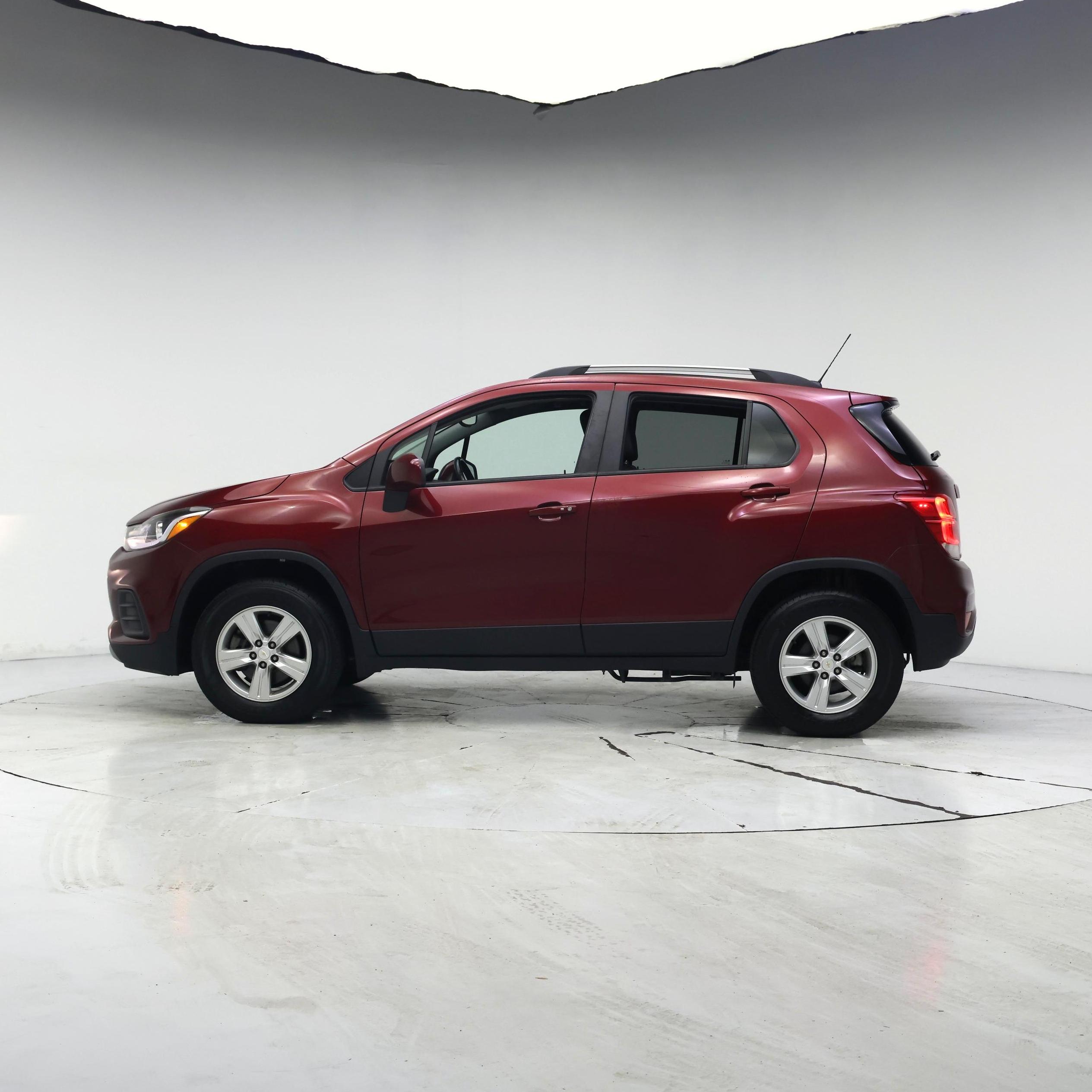 Thumbnail: 2022 Chevrolet Trax - 3