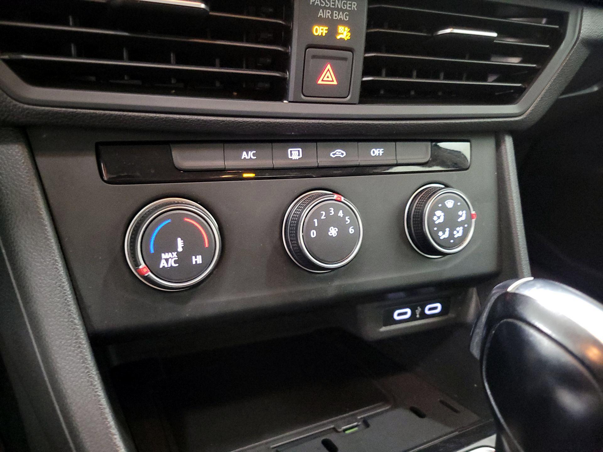Thumbnail: 2021 Volkswagen Jetta - 15