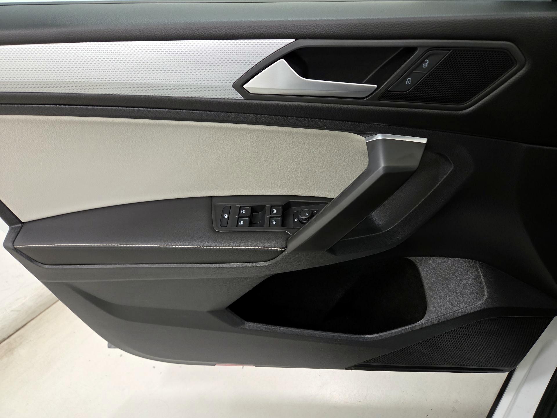 Thumbnail: 2022 Volkswagen Tiguan - 12