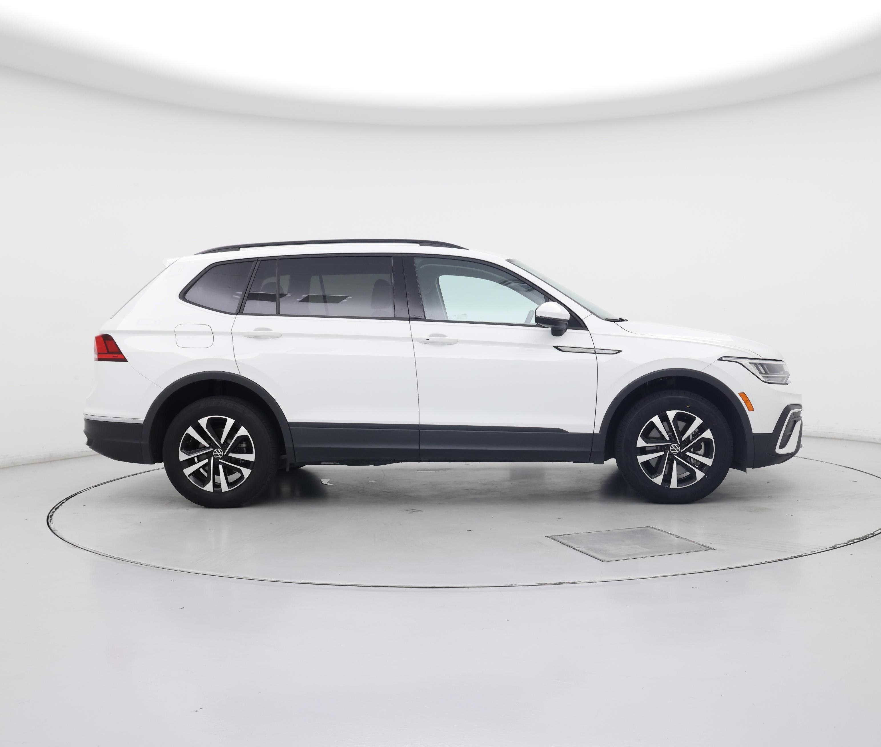 Thumbnail: 2022 Volkswagen Tiguan - 7
