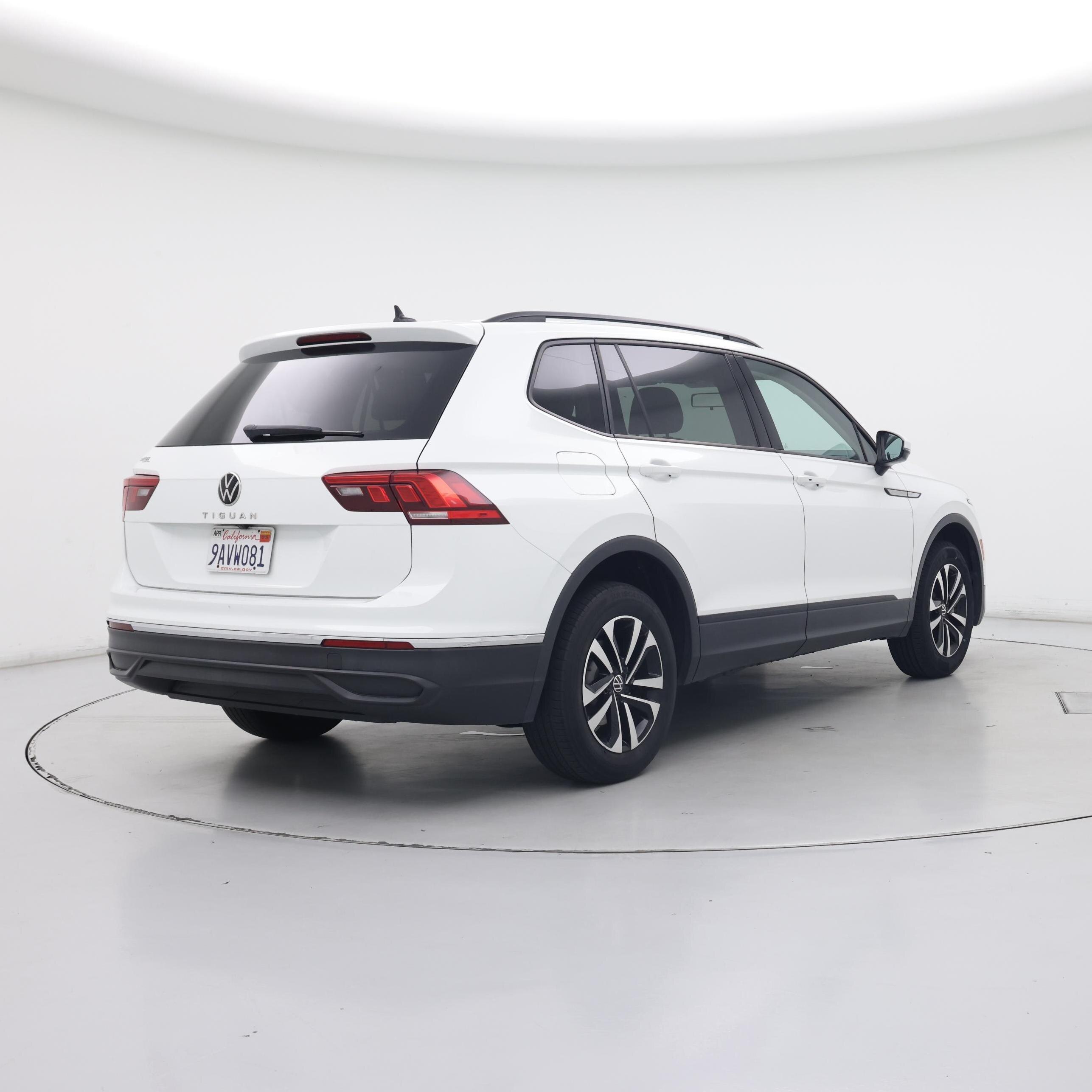 Thumbnail: 2022 Volkswagen Tiguan - 8