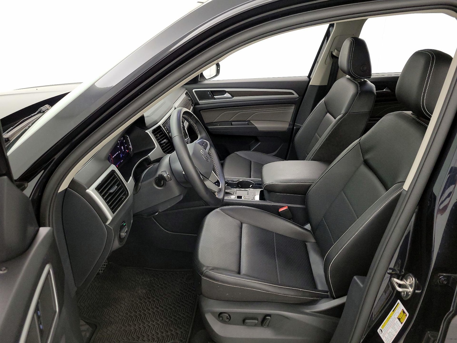 2023 Volkswagen Atlas SE w/Tech - Photo 12
