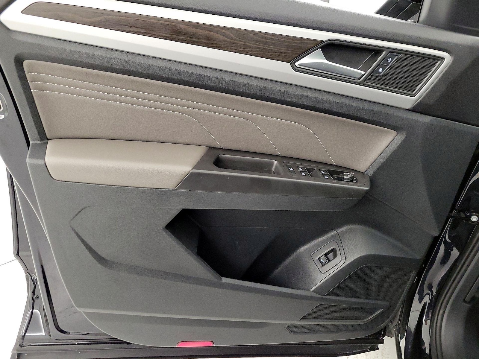 2023 Volkswagen Atlas SE w/Tech - Photo 13