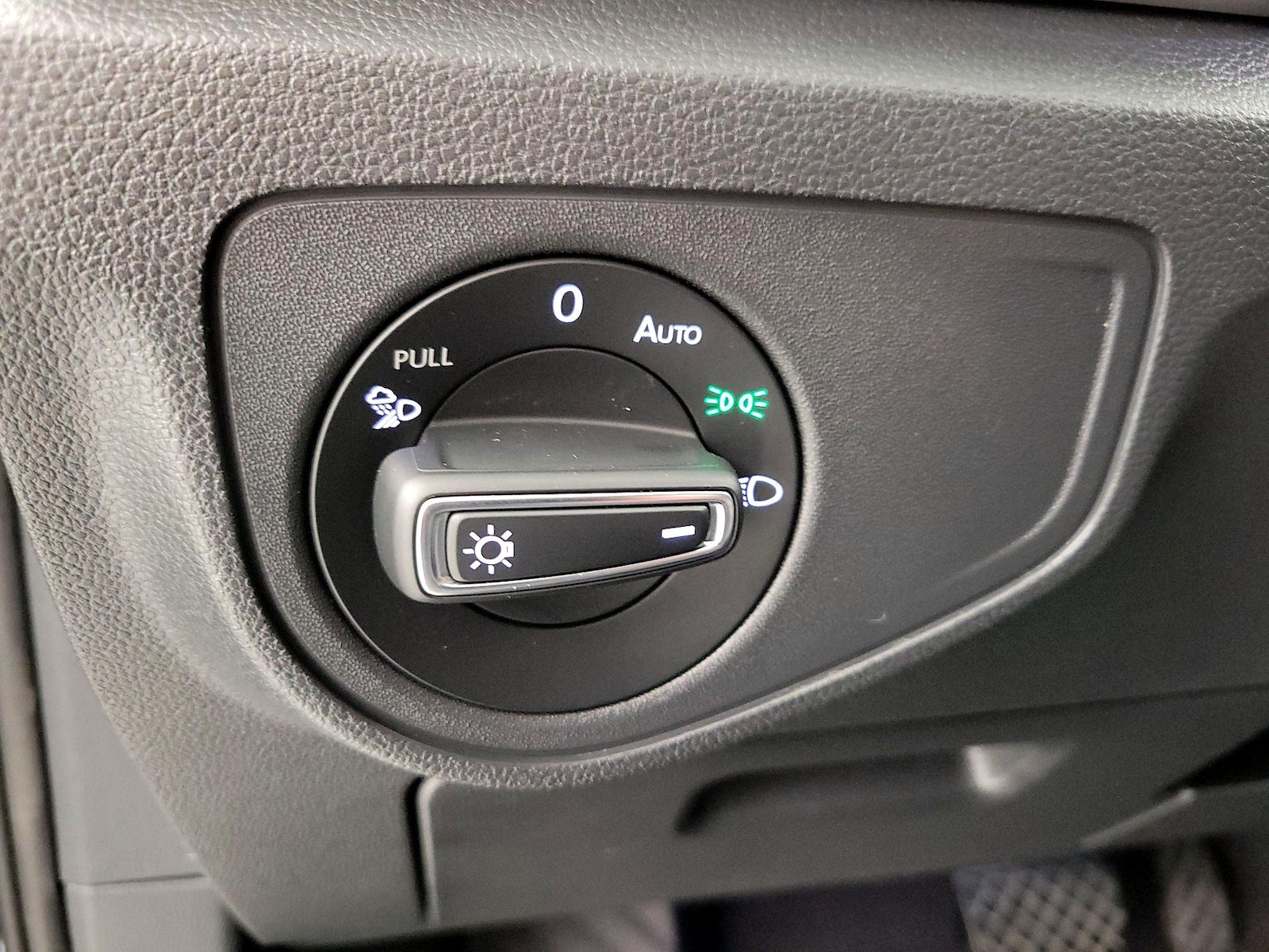 2023 Volkswagen Atlas SE w/Tech - Photo 14