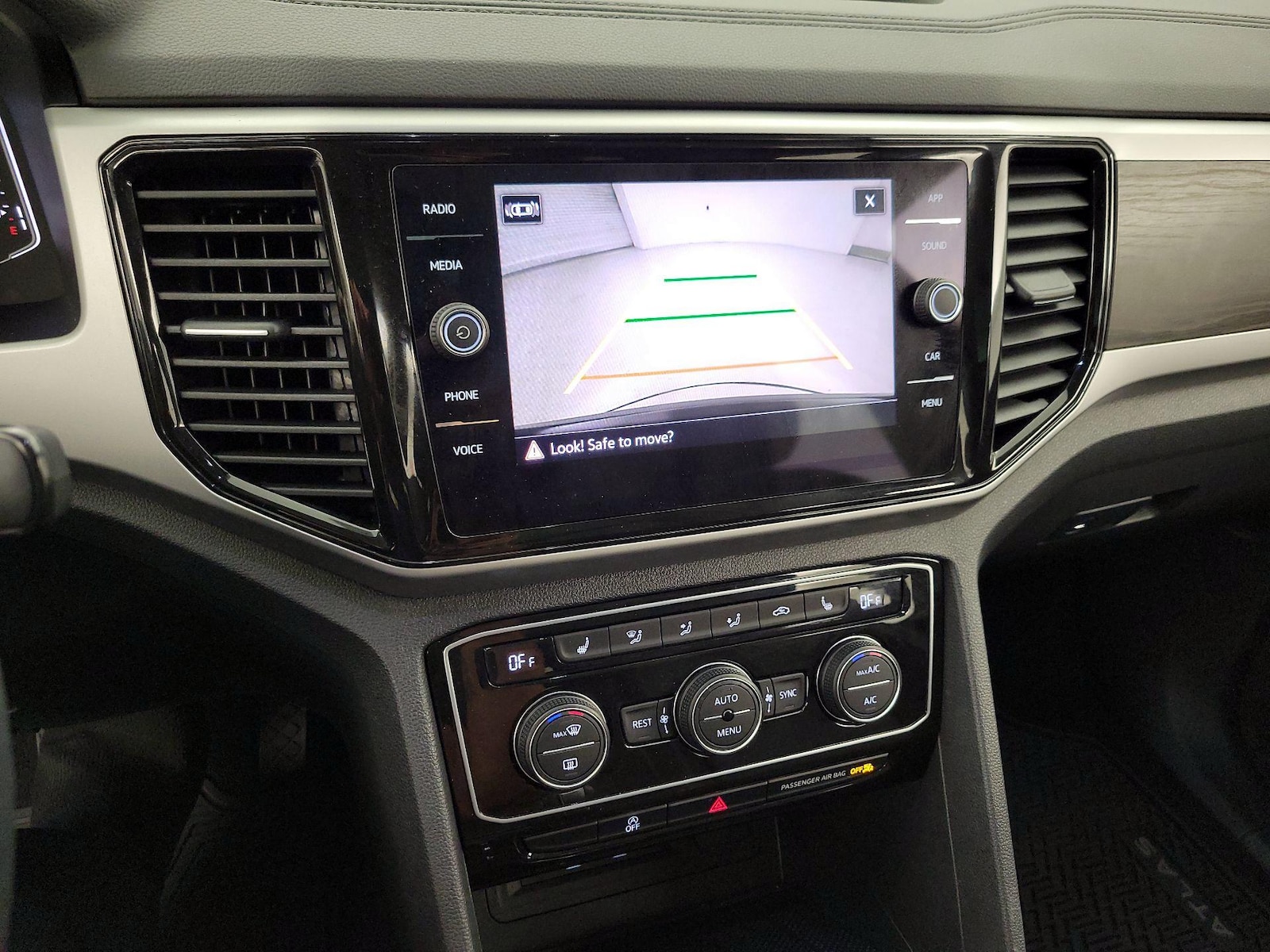 2023 Volkswagen Atlas SE w/Tech - Photo 15