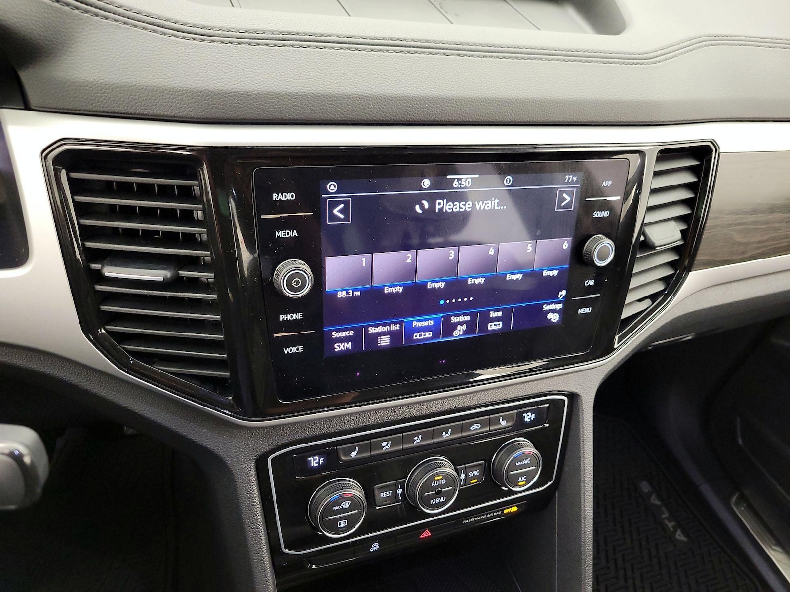 2023 Volkswagen Atlas SE w/Tech - Photo 16