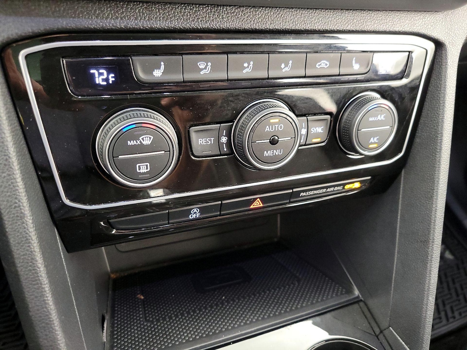 2023 Volkswagen Atlas SE w/Tech - Photo 17