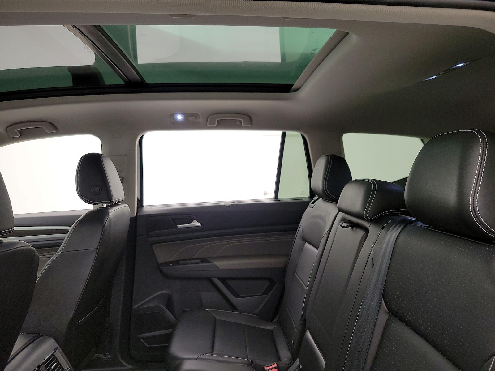 2023 Volkswagen Atlas SE w/Tech - Photo 24