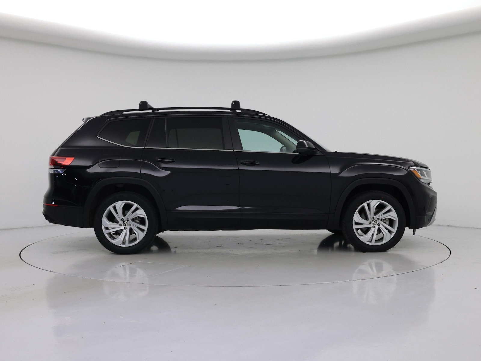 2023 Volkswagen Atlas SE w/Tech - Photo 8