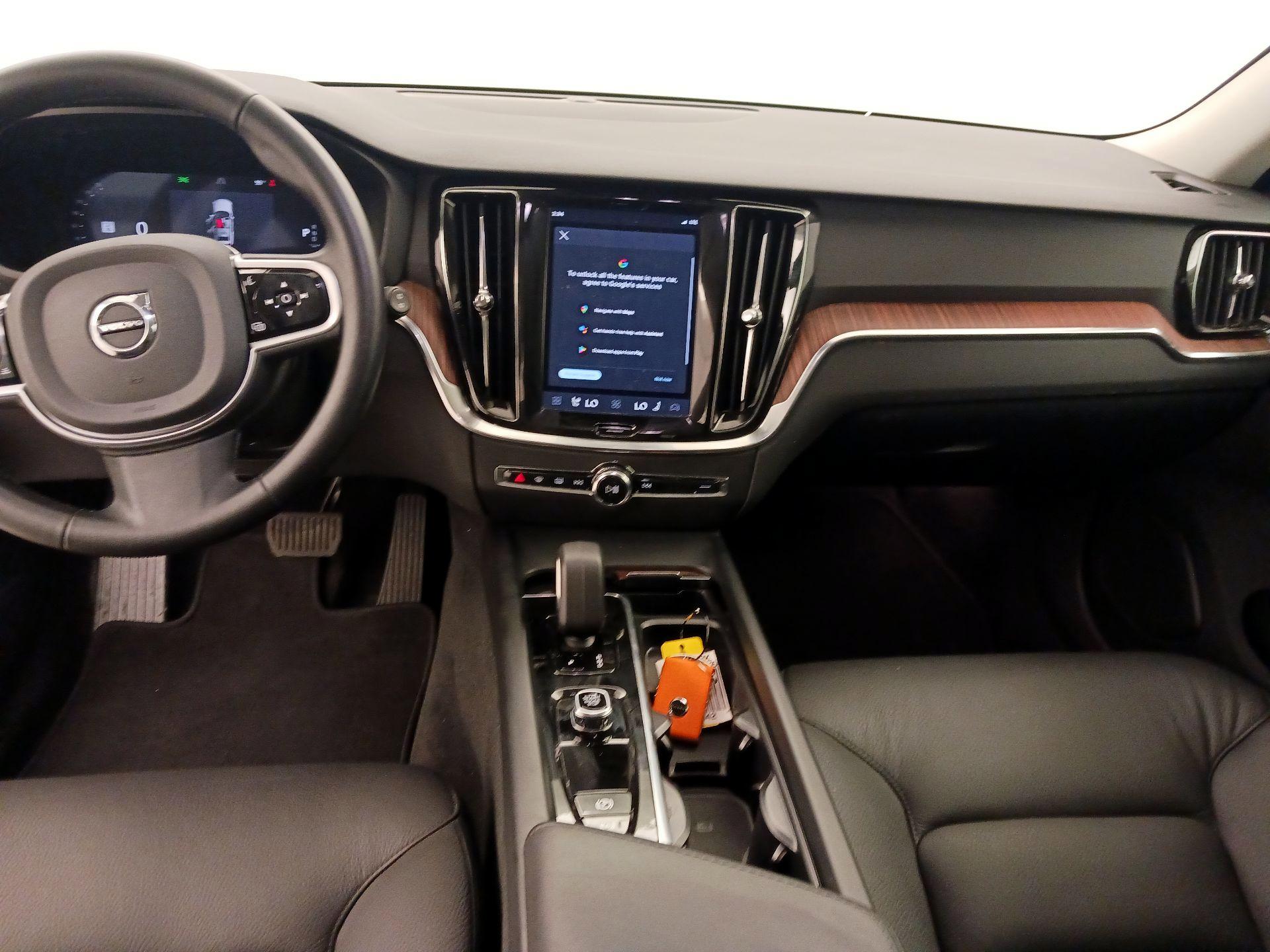 Thumbnail: 2025 Volvo S60 - 9