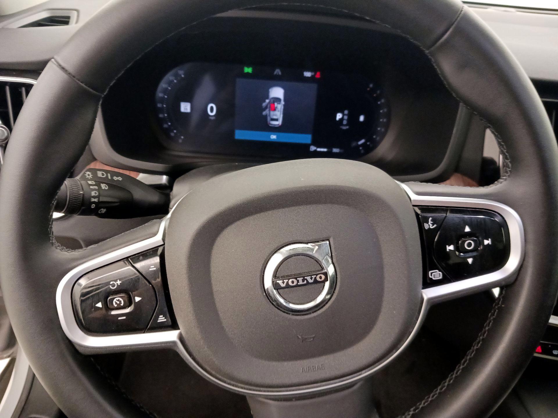 Thumbnail: 2025 Volvo S60 - 10