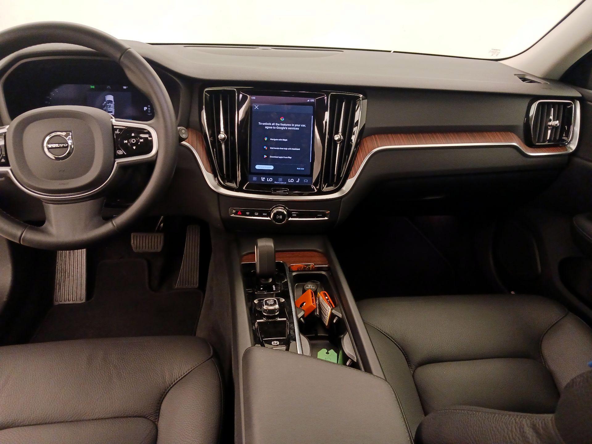 Thumbnail: 2025 Volvo S60 - 9