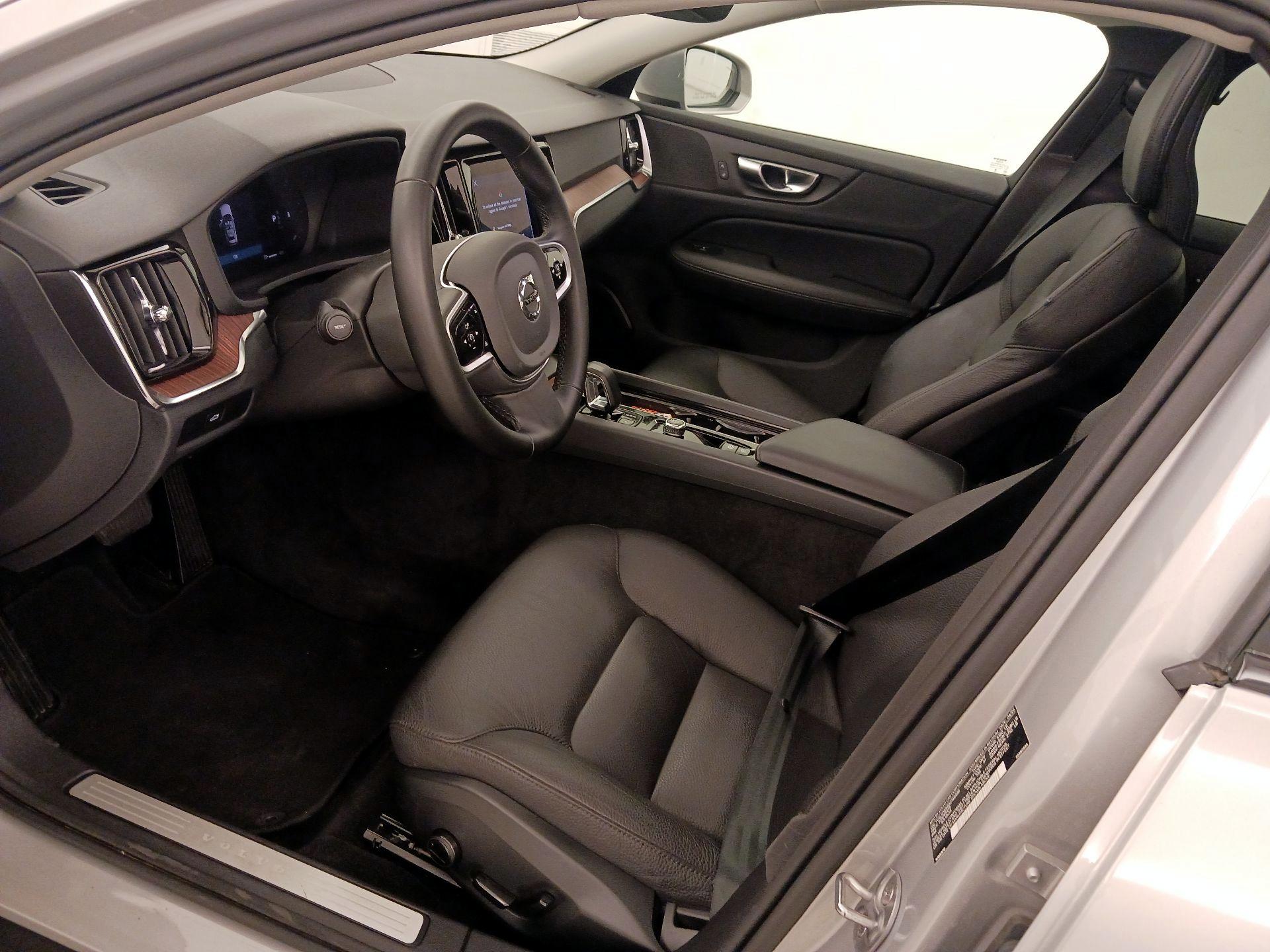 Thumbnail: 2025 Volvo S60 - 11