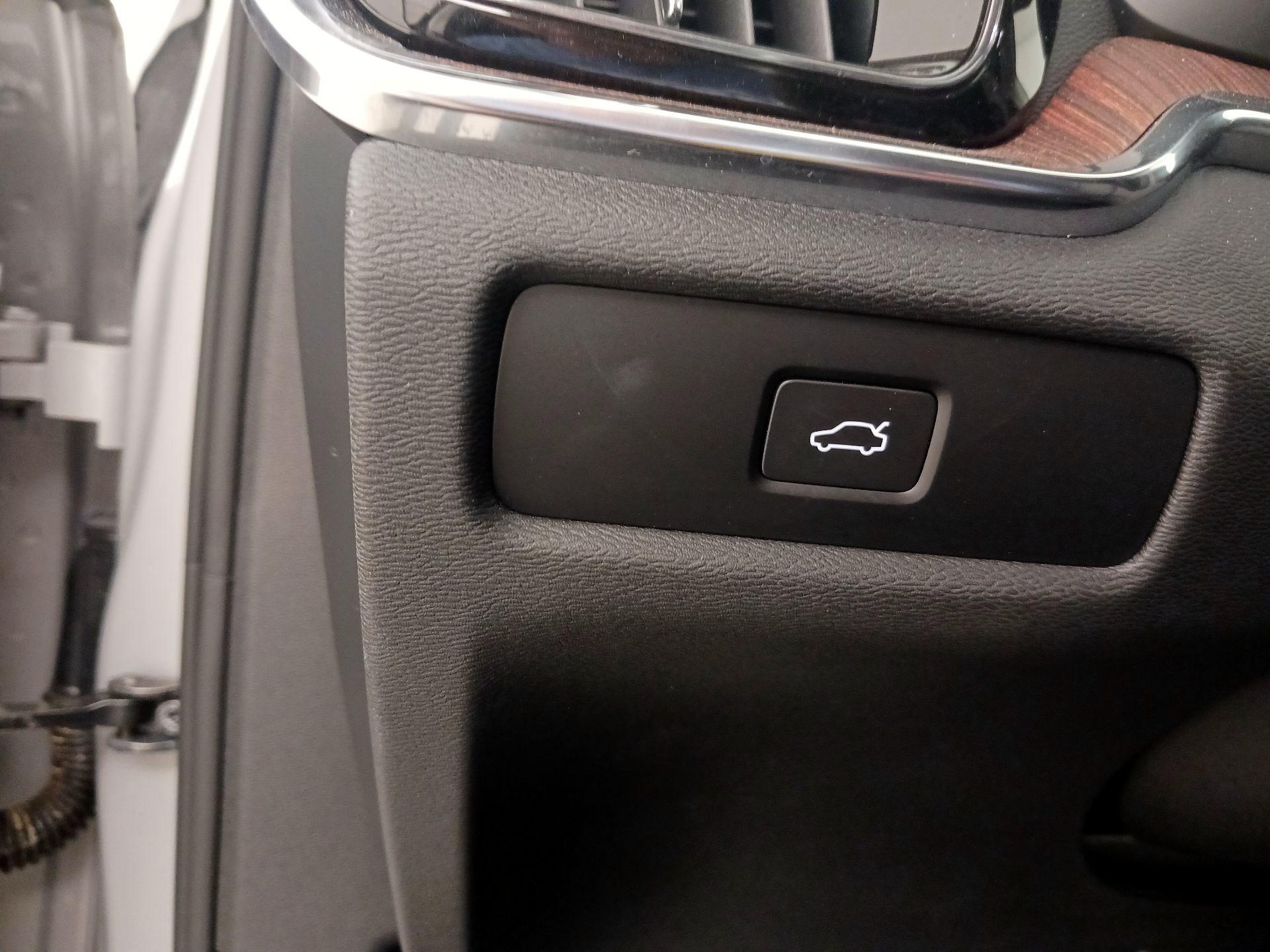 Thumbnail: 2025 Volvo S60 - 13
