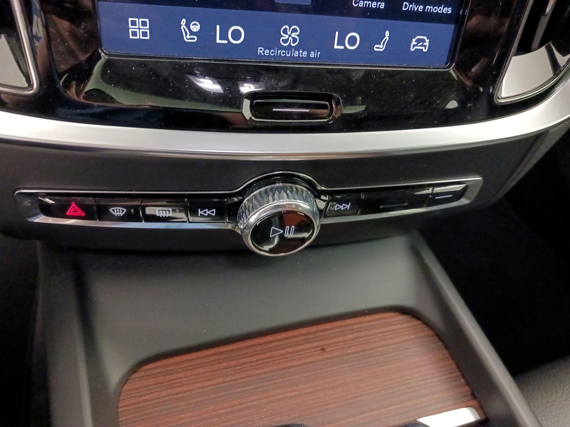 Thumbnail: 2025 Volvo S60 - 16