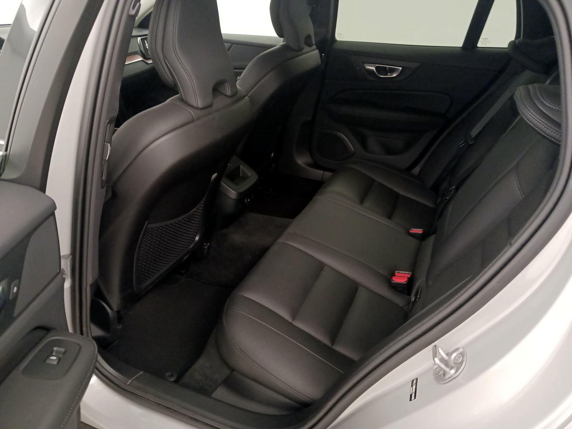 Thumbnail: 2025 Volvo S60 - 20