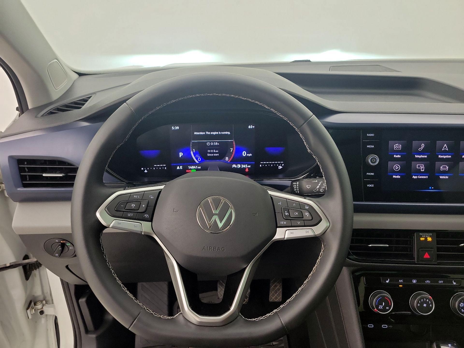 Thumbnail: 2023 Volkswagen Taos - 10