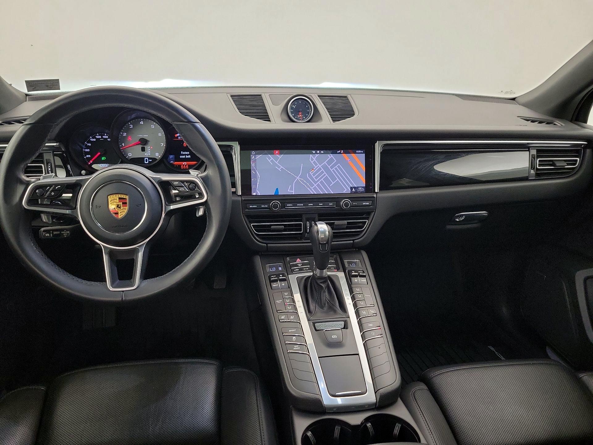 Thumbnail: 2021 Porsche Macan - 9