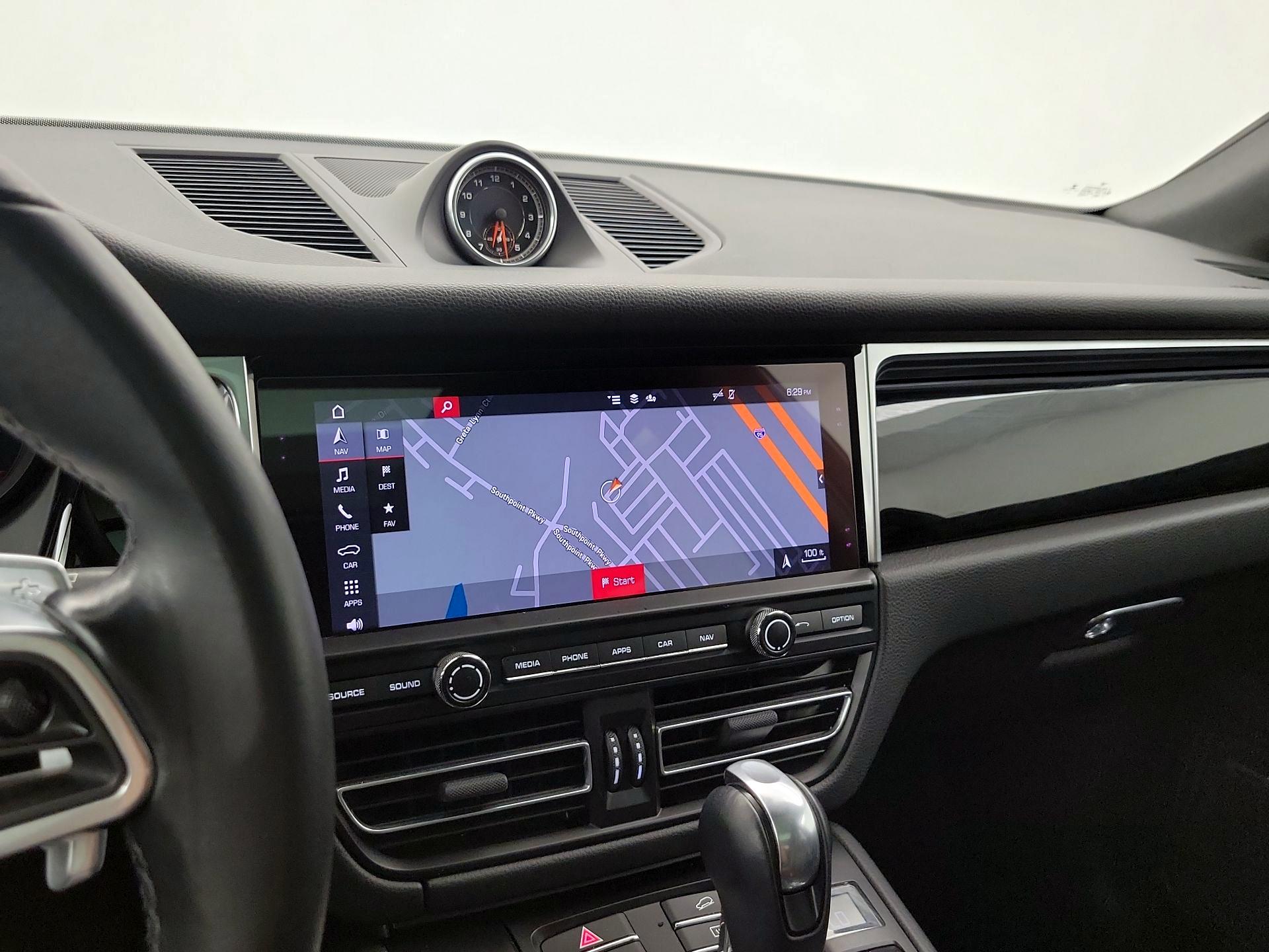 Thumbnail: 2021 Porsche Macan - 14