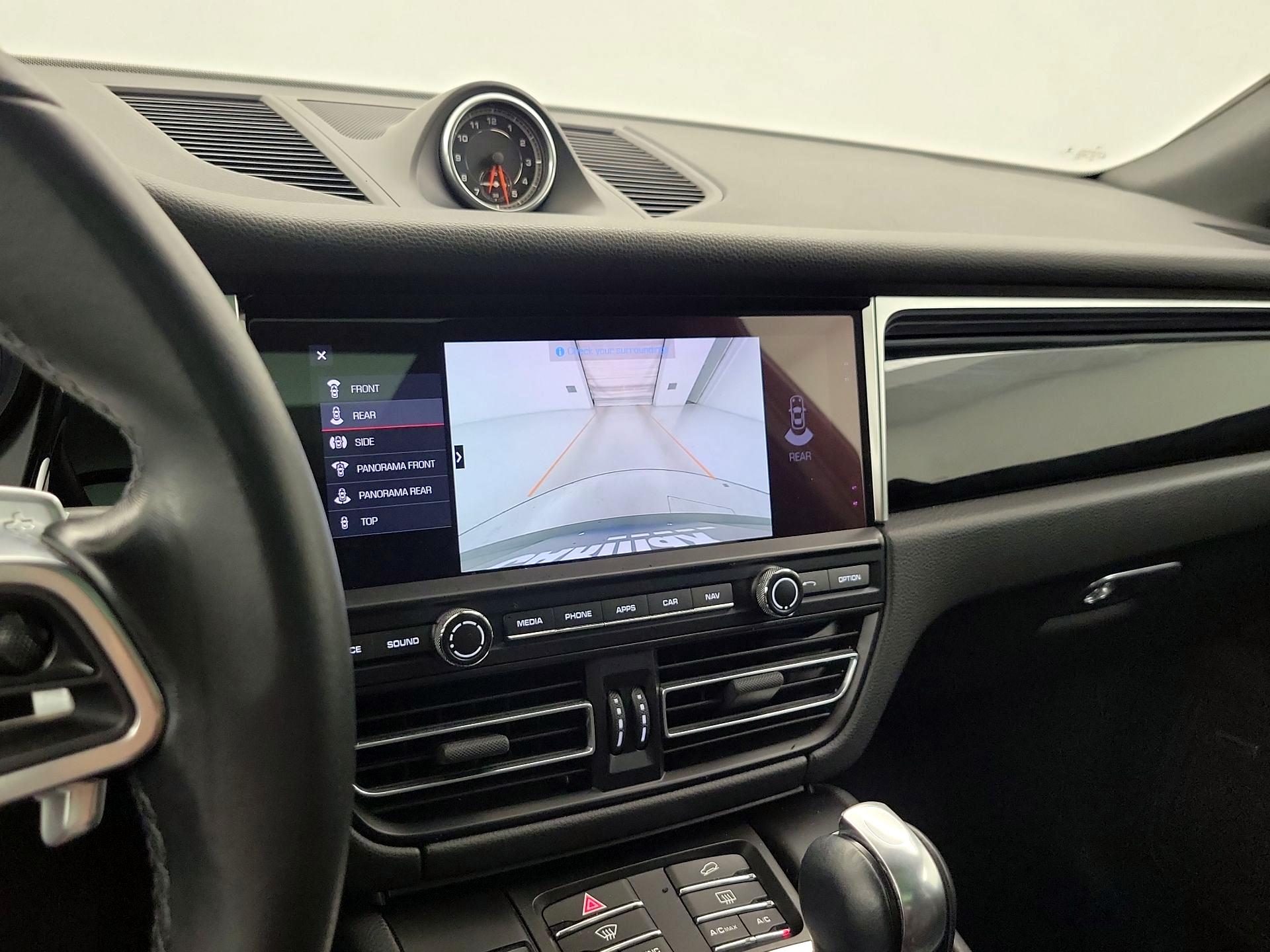 Thumbnail: 2021 Porsche Macan - 15