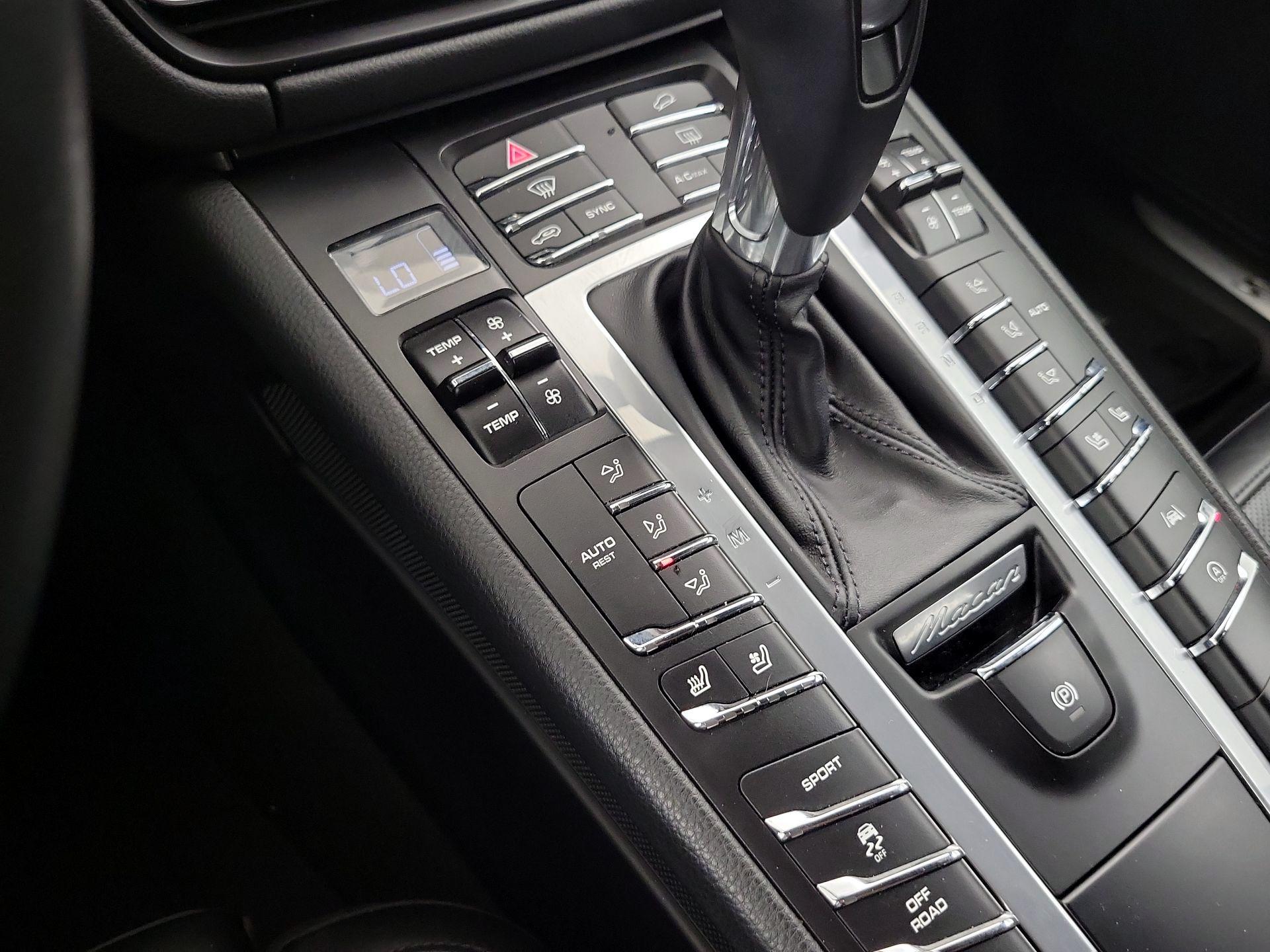 Thumbnail: 2021 Porsche Macan - 17