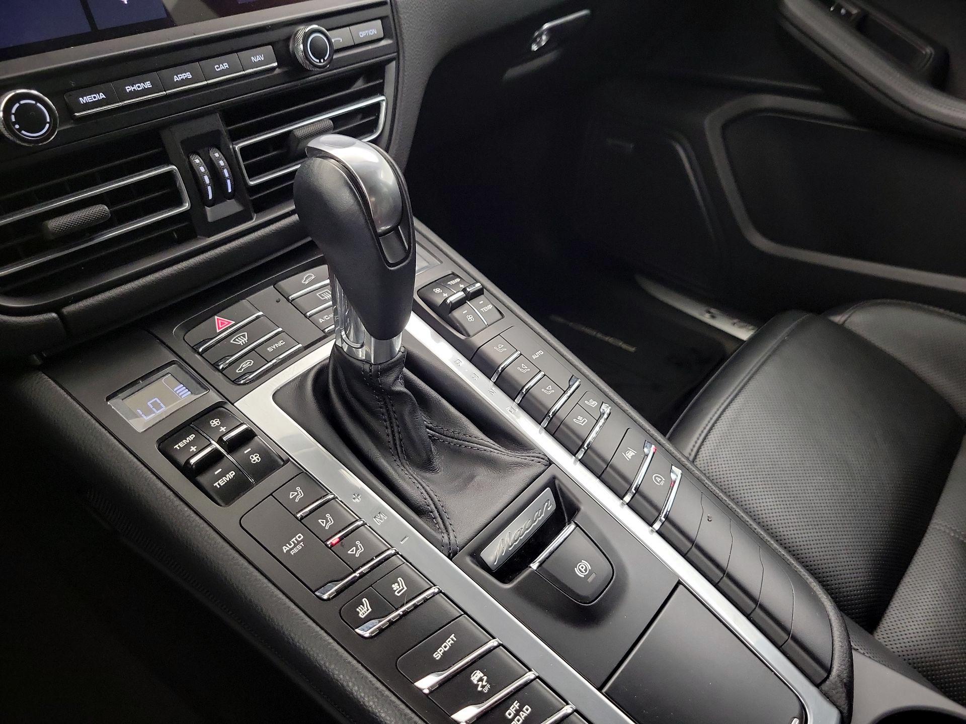 Thumbnail: 2021 Porsche Macan - 18