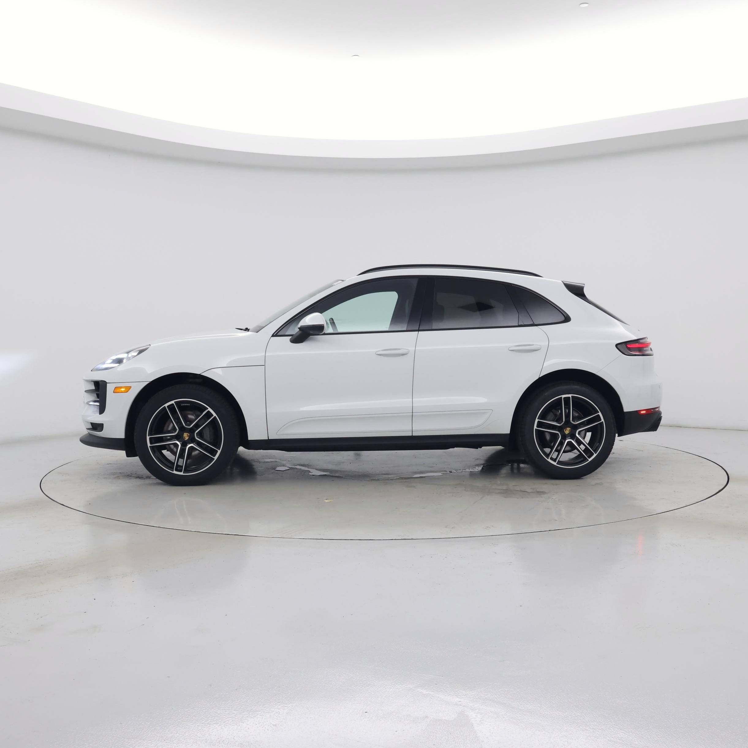 Thumbnail: 2021 Porsche Macan - 3