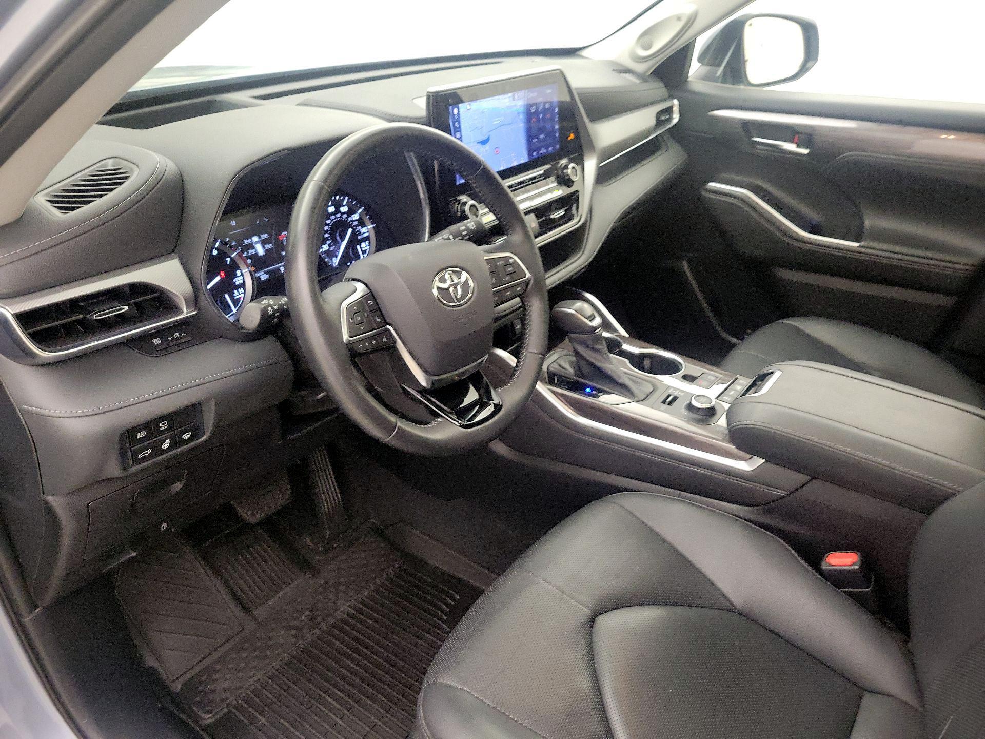 Thumbnail: 2021 Toyota Highlander - 11