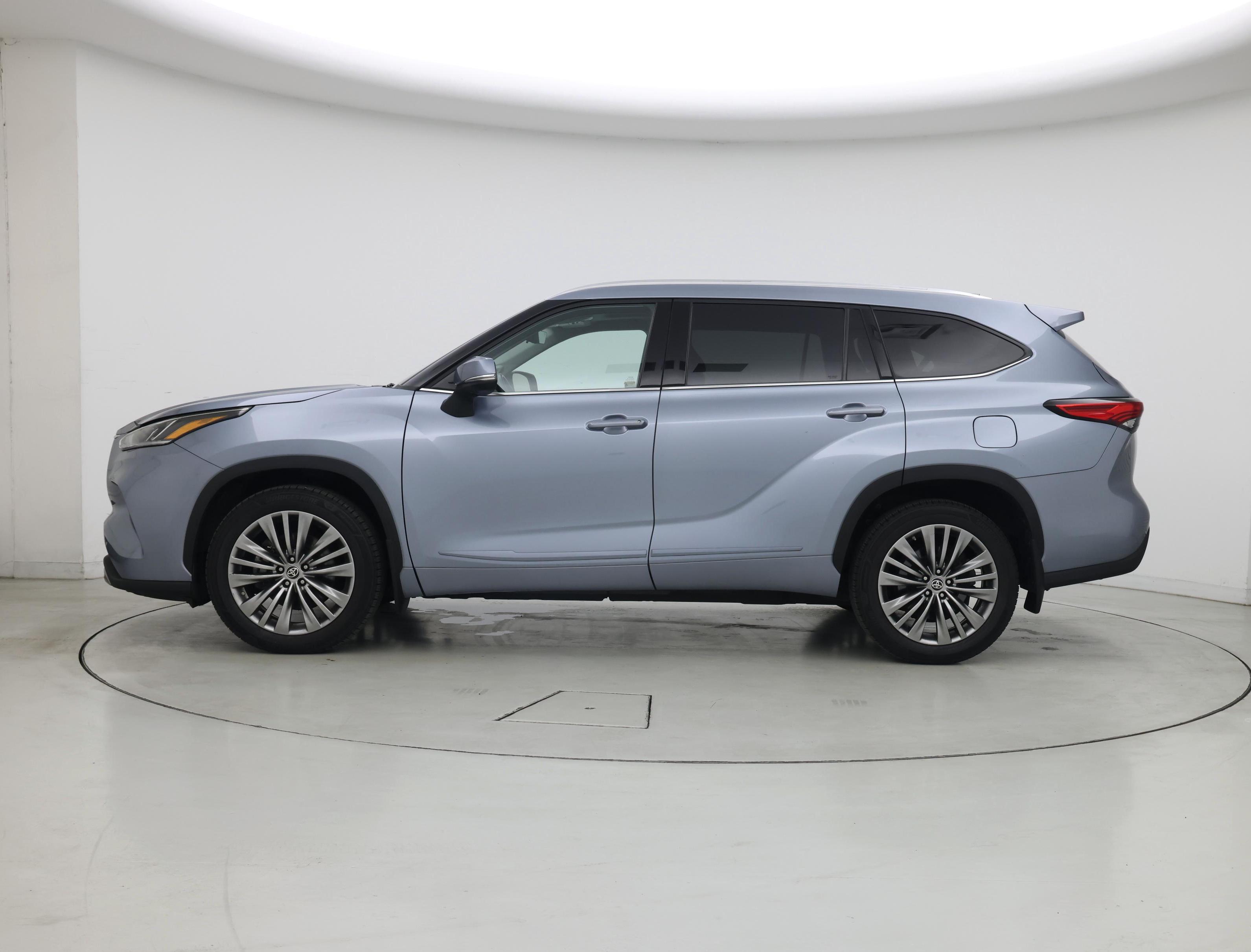Thumbnail: 2021 Toyota Highlander - 3