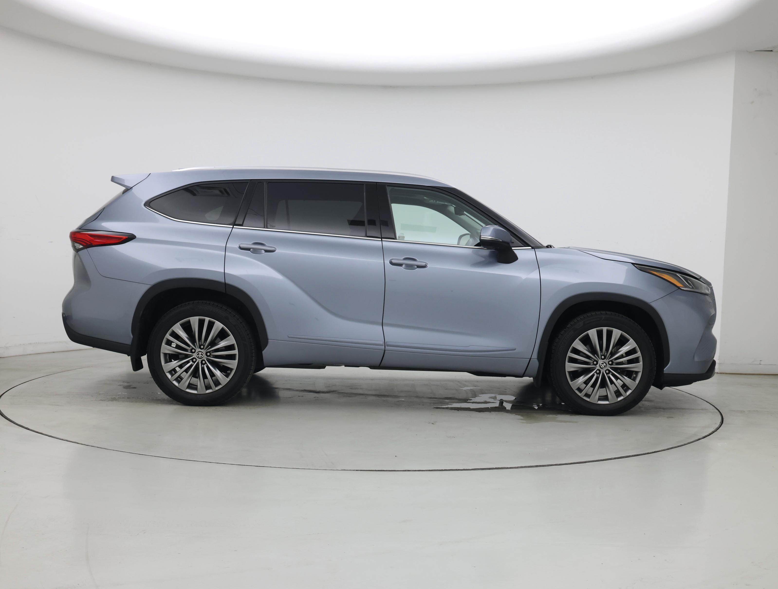 Thumbnail: 2021 Toyota Highlander - 7
